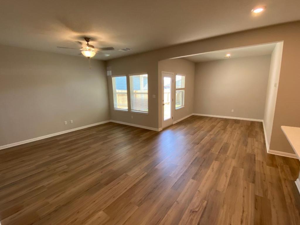 906 Main Street , Hutto, TX, 78634 | 5551768 | Realty Texas LLC