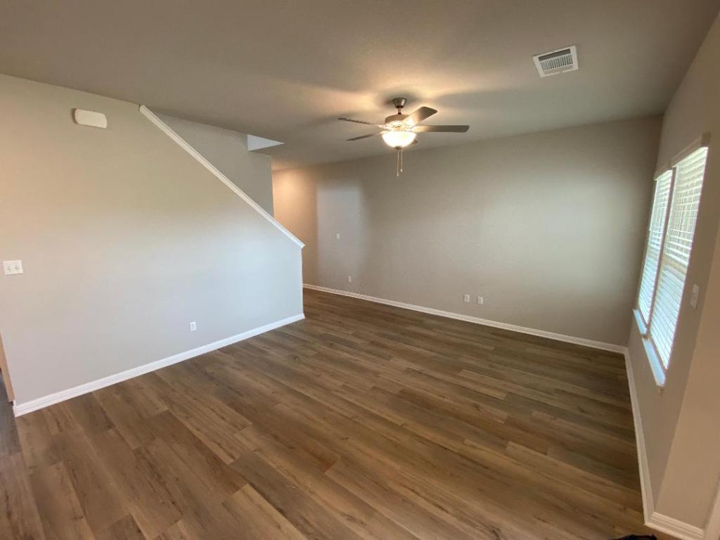 906 Main Street , Hutto, TX, 78634 | 5551768 | Realty Texas LLC