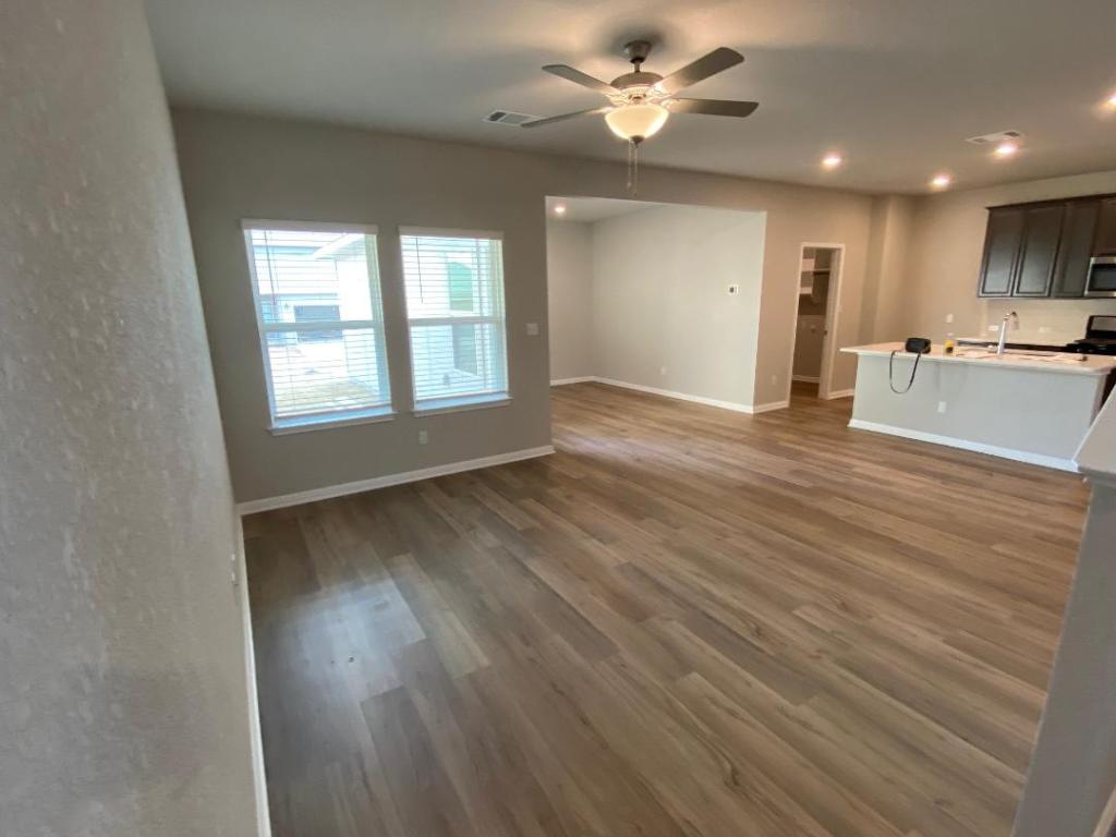 906 Main Street , Hutto, TX, 78634 | 5551768 | Realty Texas LLC