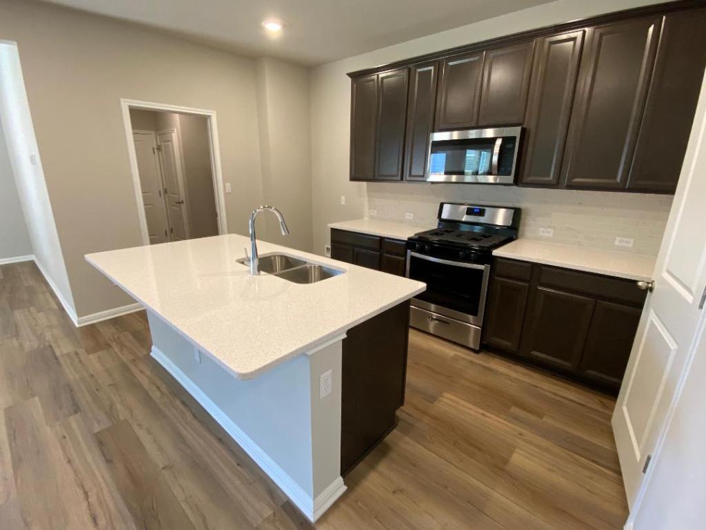 906 Main Street , Hutto, TX, 78634 | 5551768 | Realty Texas LLC