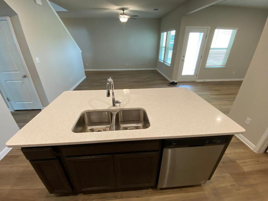 906 Main Street , Hutto, TX, 78634 | 5551768 | Realty Texas LLC