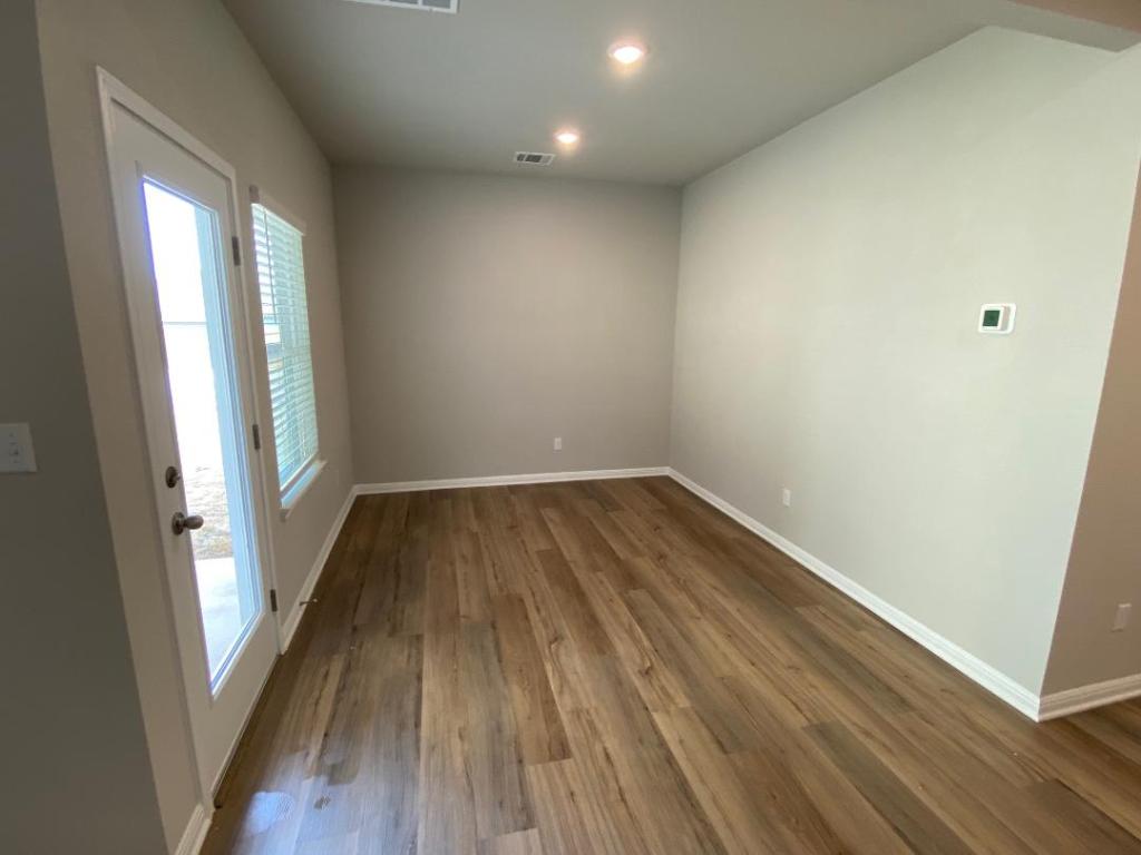 906 Main Street , Hutto, TX, 78634 | 5551768 | Realty Texas LLC