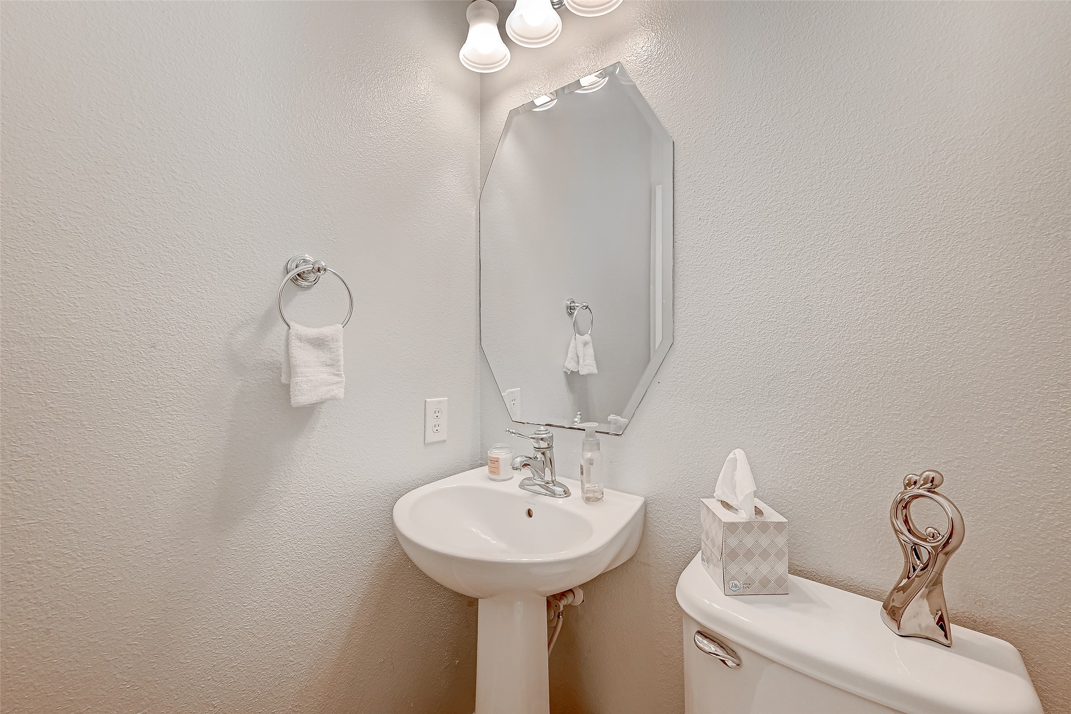 13600 Breton Ridge Street 32C , Houston, TX, 77070 | 87515755 | Realty Texas LLC