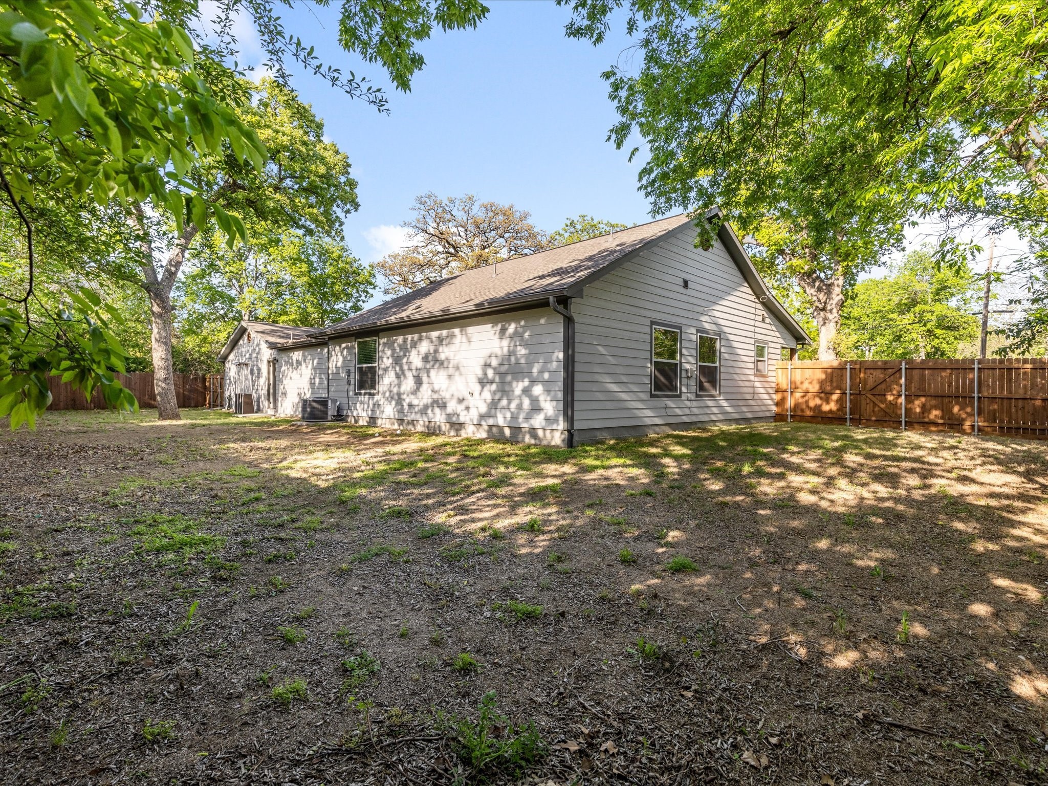 2705 Haley Avenue , Haltom City, TX, 76117 | 20900448 | Realty Texas LLC