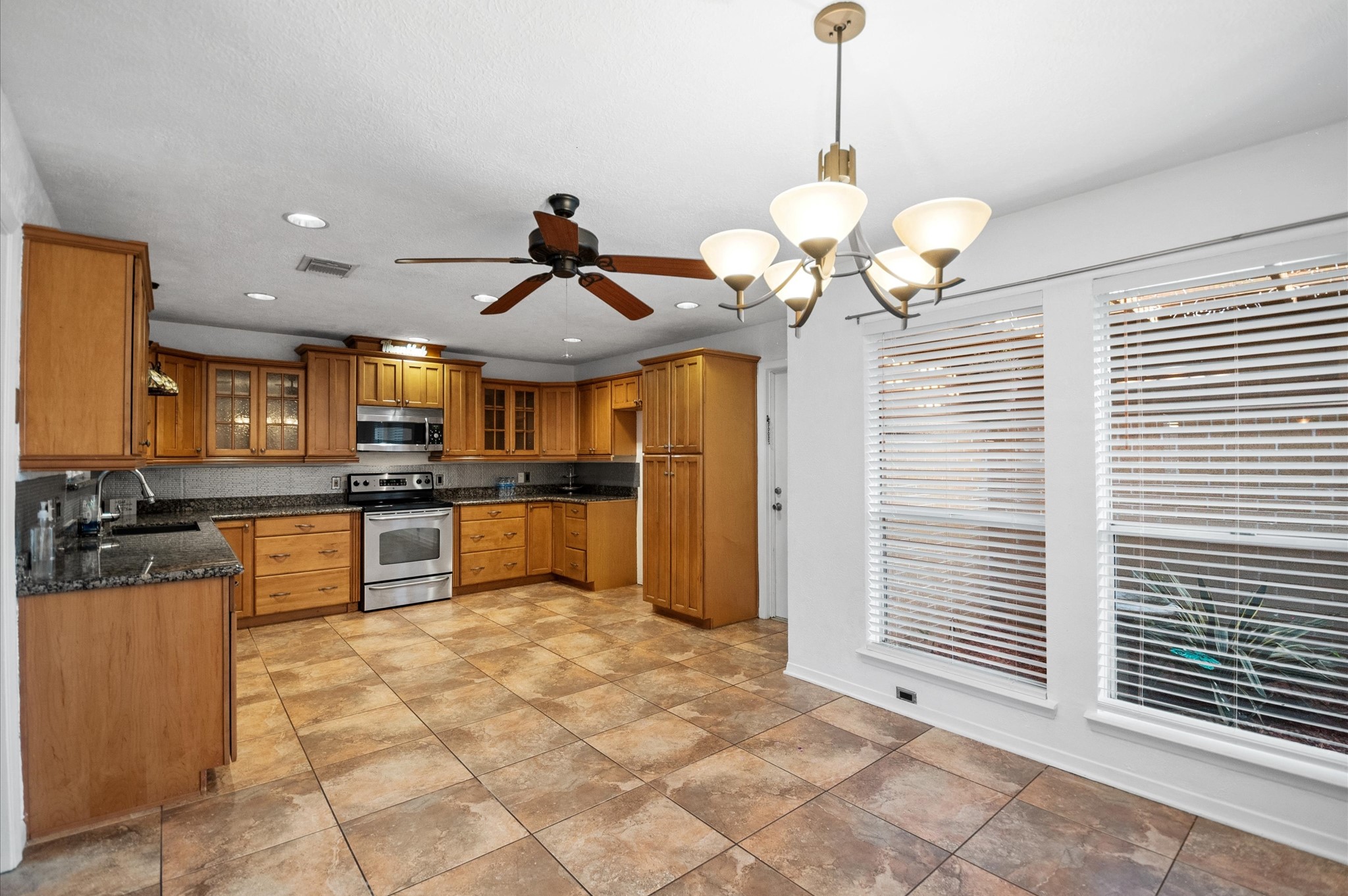 702 Tudor Court , Deer Park, TX, 77536 | 53074375 | Realty Texas LLC