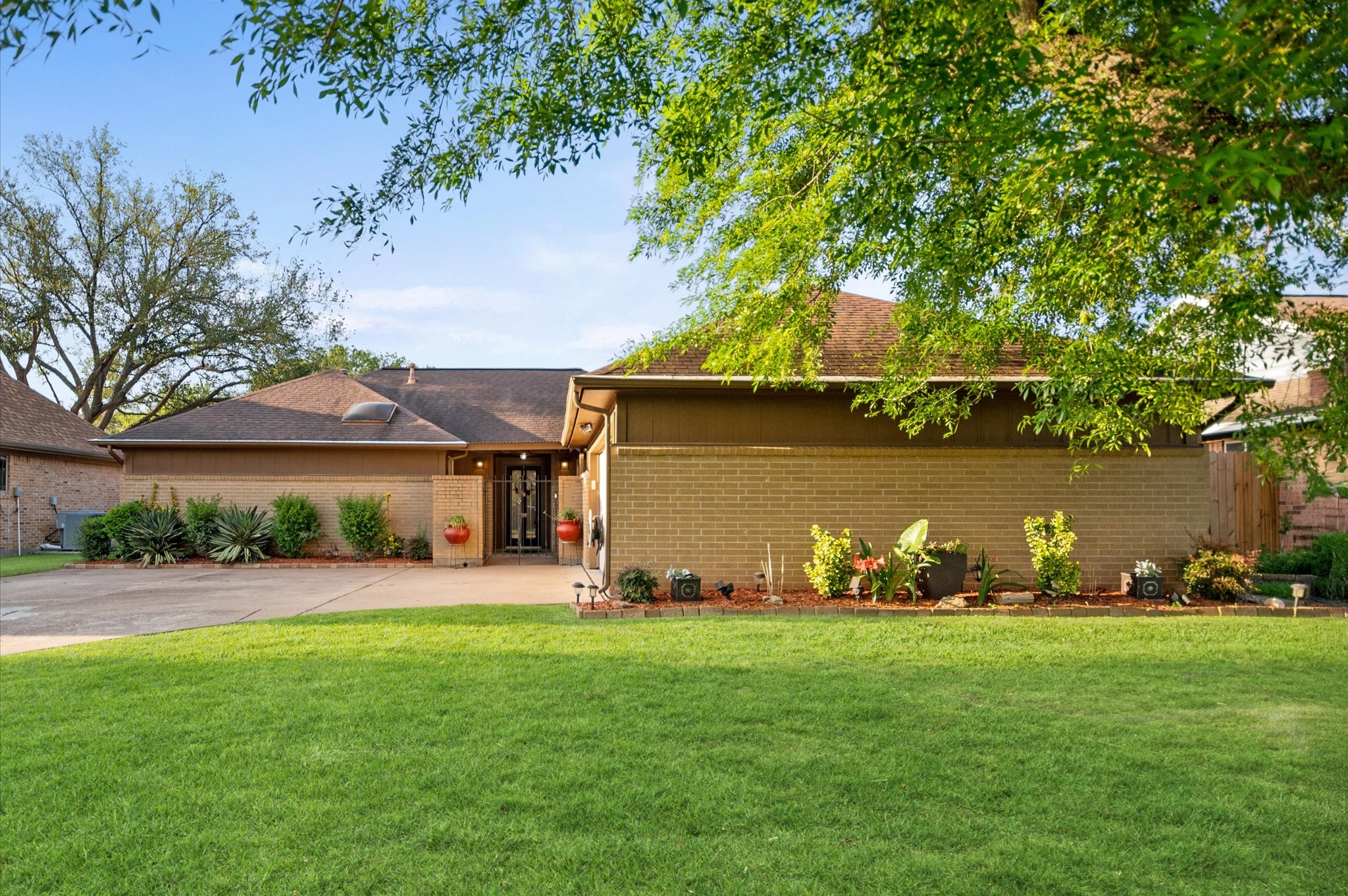 702 Tudor Court , Deer Park, TX, 77536 | 53074375 | Realty Texas LLC