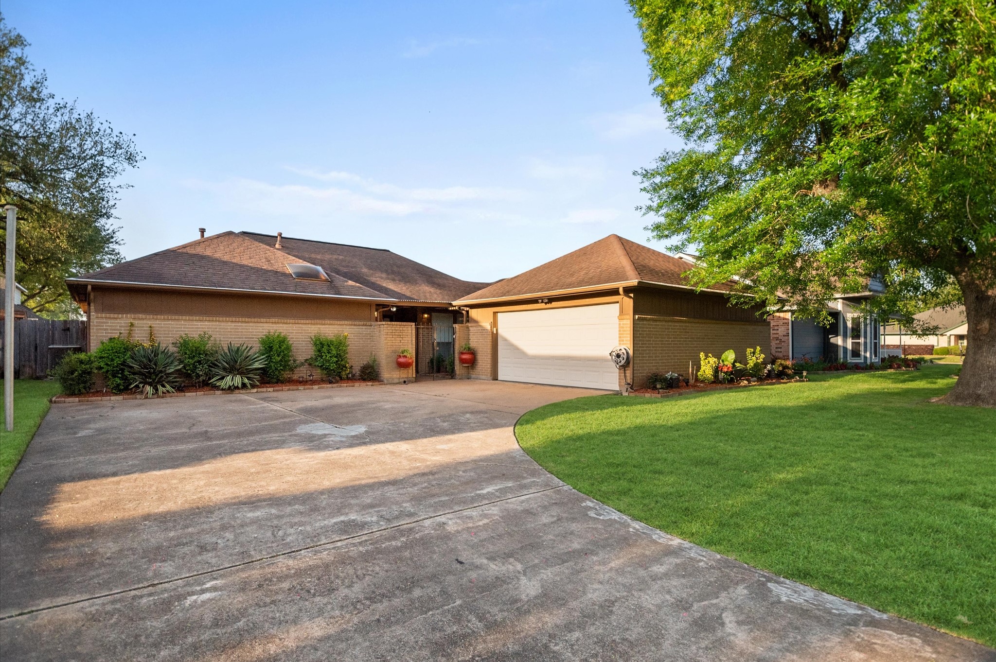 702 Tudor Court , Deer Park, TX, 77536 | 53074375 | Realty Texas LLC
