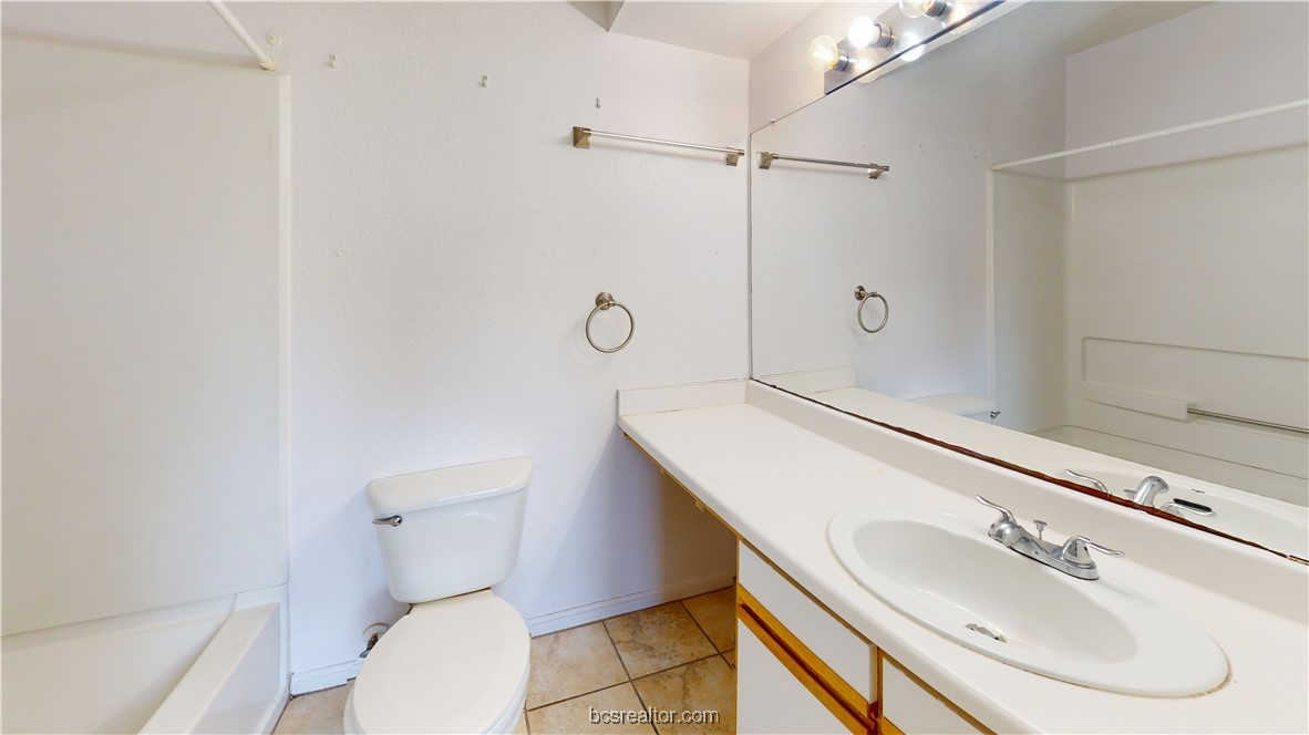 529 Southwest Parkway 102 Room A, B & C , College Station, TX, 77840 | 25004598 | Realty Texas LLC