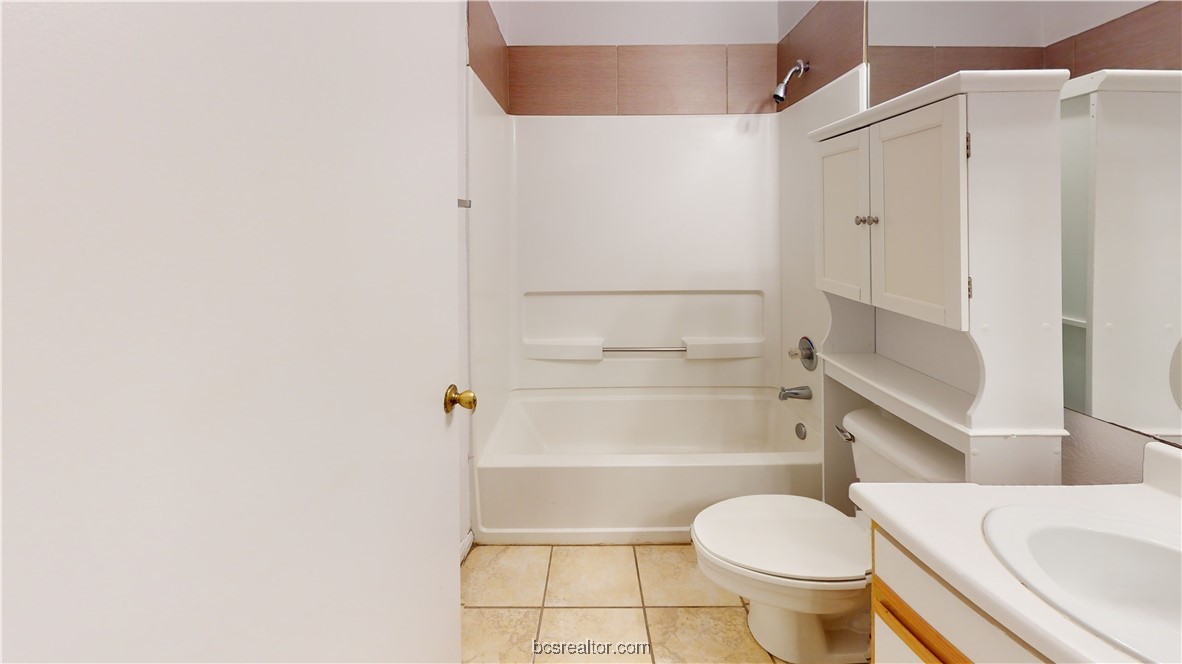 529 Southwest Parkway 102 Room A, B & C , College Station, TX, 77840 | 25004598 | Realty Texas LLC
