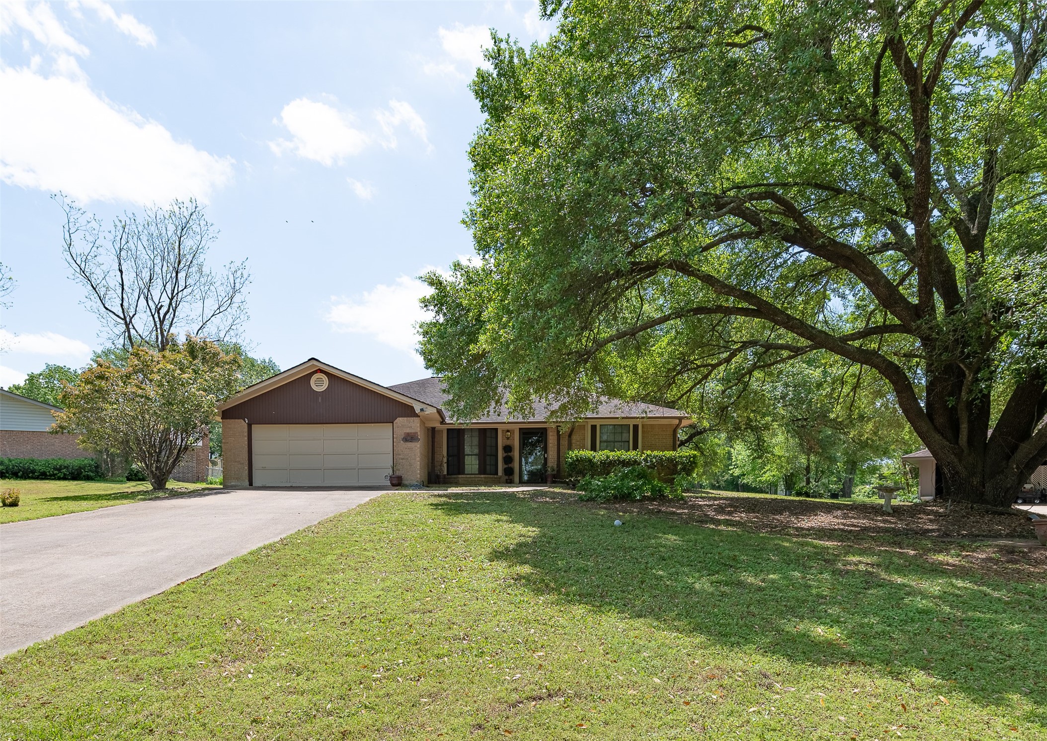 303 Heath Avenue , Madisonville, TX, 77864 | 38397837 | Realty Texas LLC
