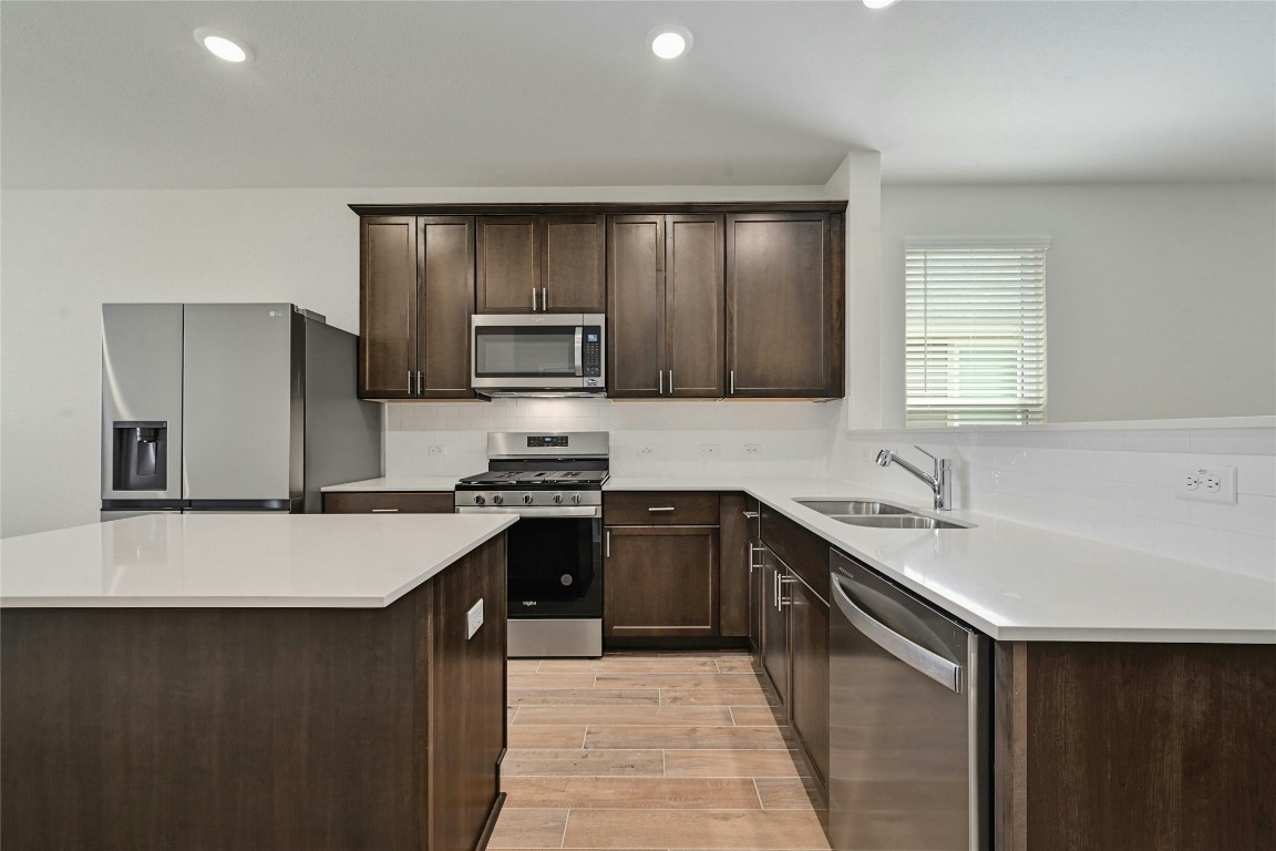 529 Tree Nut Loop , Buda, TX, 78610 | 3555630 | Realty Texas LLC