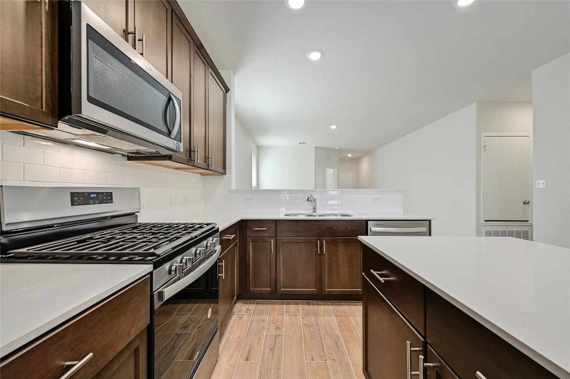 529 Tree Nut Loop , Buda, TX, 78610 | 3555630 | Realty Texas LLC