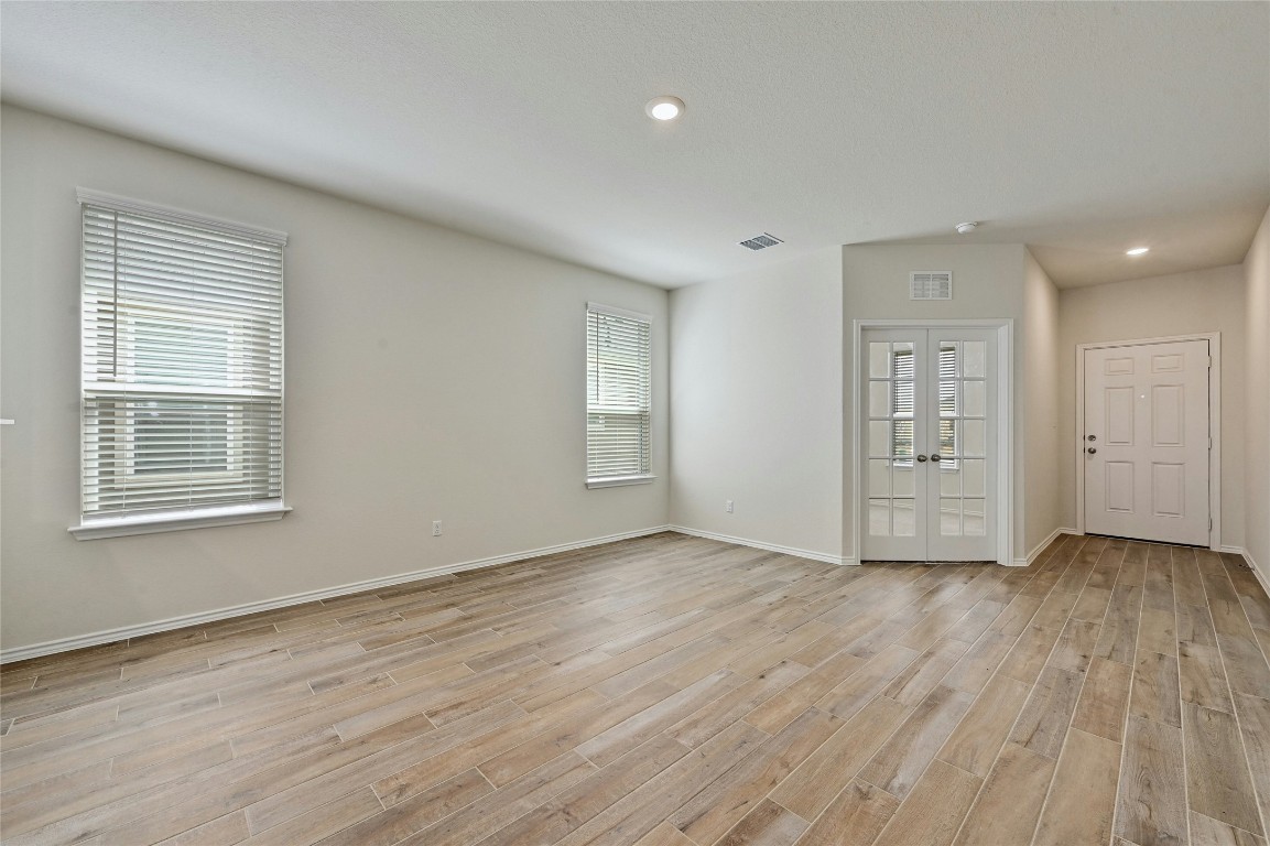 529 Tree Nut Loop , Buda, TX, 78610 | 3555630 | Realty Texas LLC