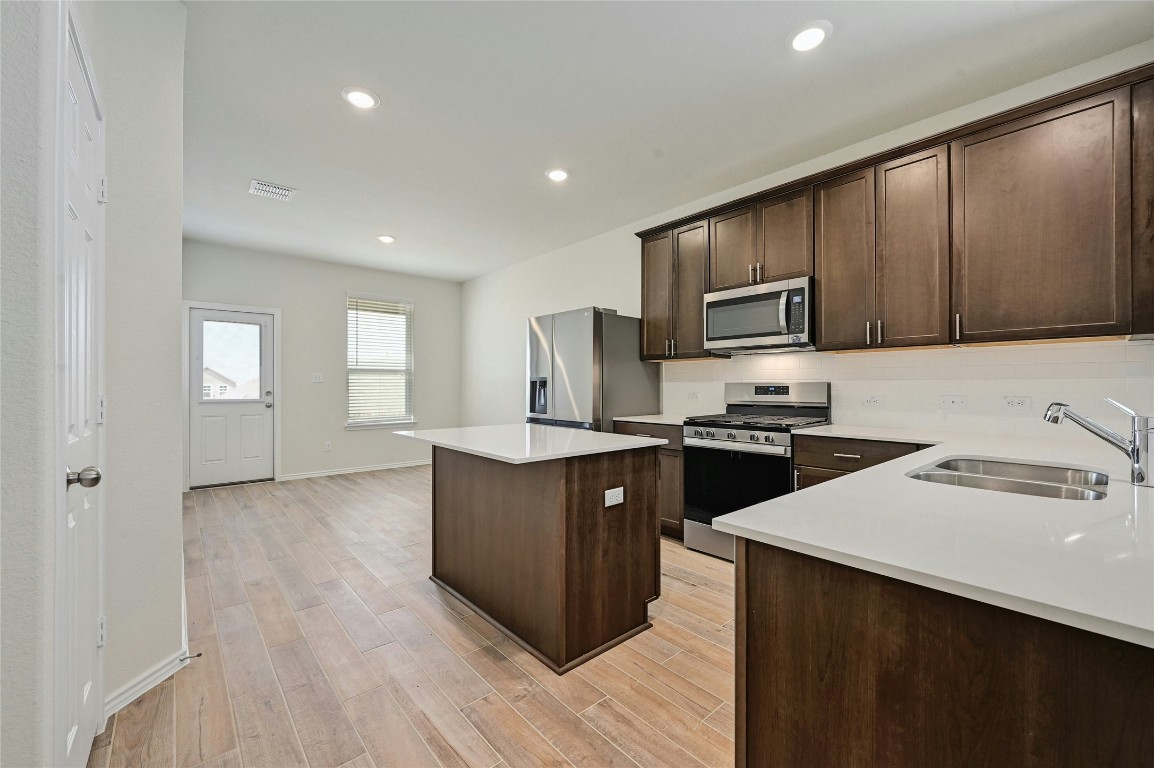 529 Tree Nut Loop , Buda, TX, 78610 | 3555630 | Realty Texas LLC