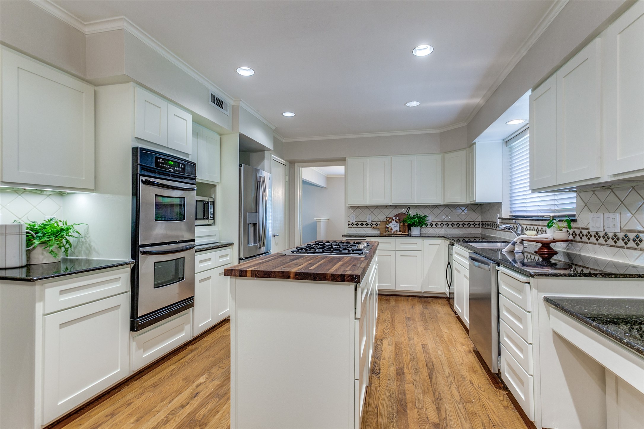13852 Sprucewood Drive , Dallas, TX, 75240 | 20906729 | Realty Texas LLC