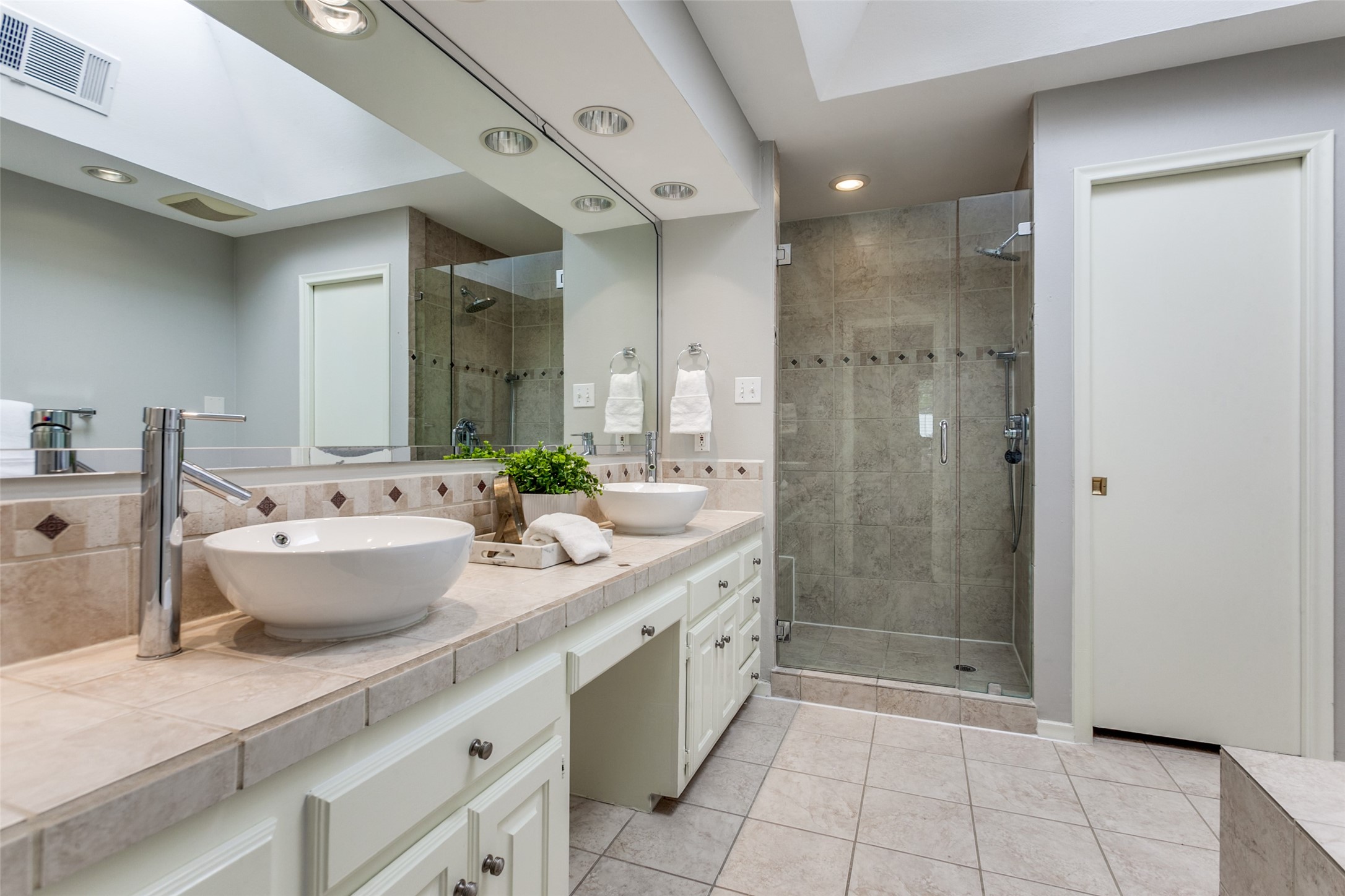 13852 Sprucewood Drive , Dallas, TX, 75240 | 20906729 | Realty Texas LLC