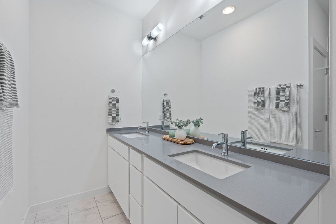 705 N Bluff Drive 14 , Austin, TX, 78745 | 8556198 | Realty Texas LLC