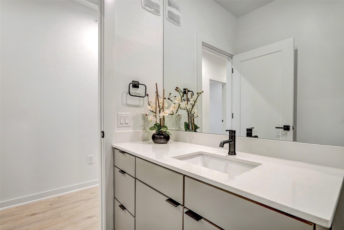 100 W Mockingbird Lane 401 , Austin, TX, 78745 | 8945913 | Realty Texas LLC
