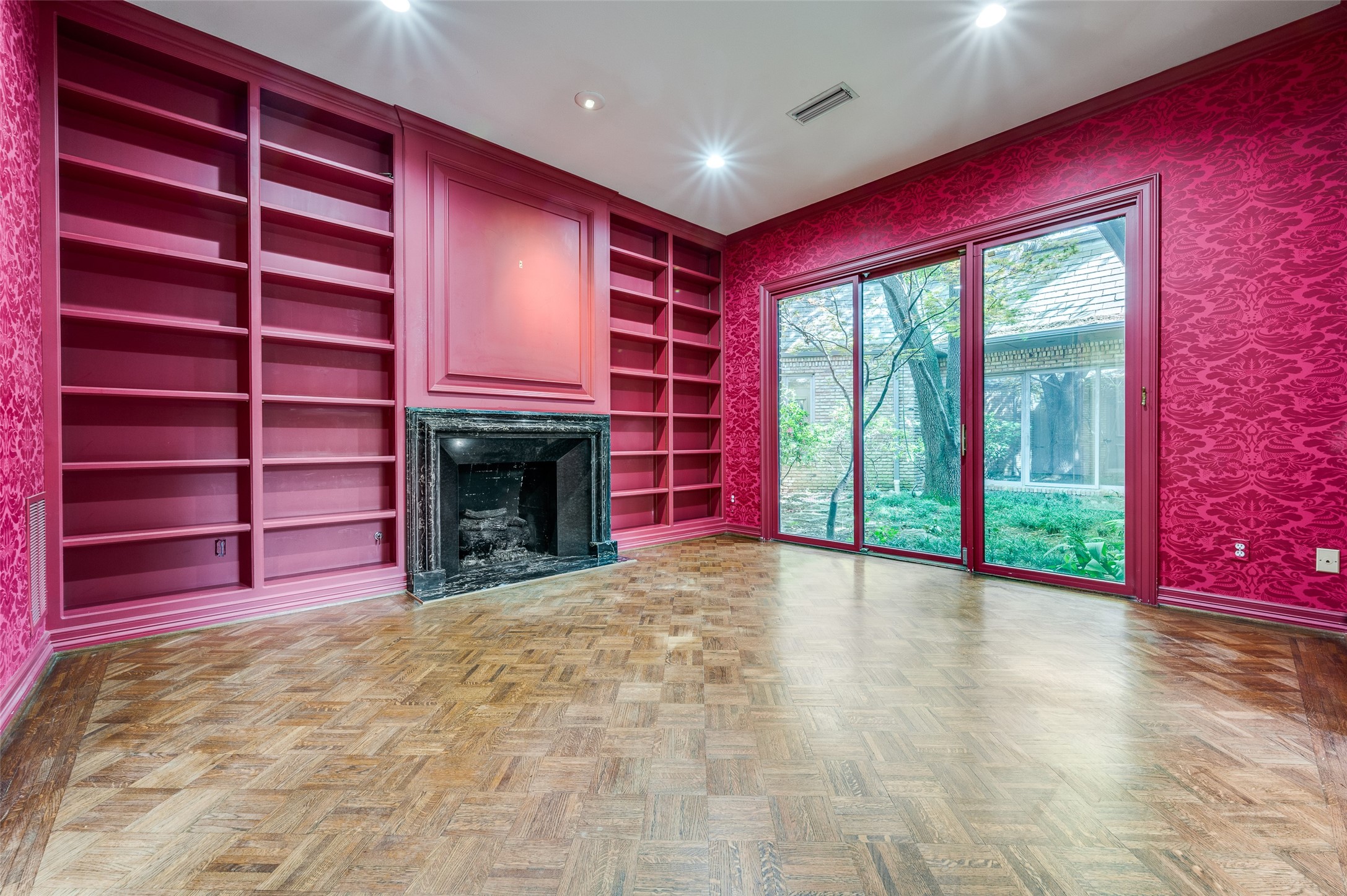27 Lakeside Park , Dallas, TX, 75225 | 20908237 | Realty Texas LLC