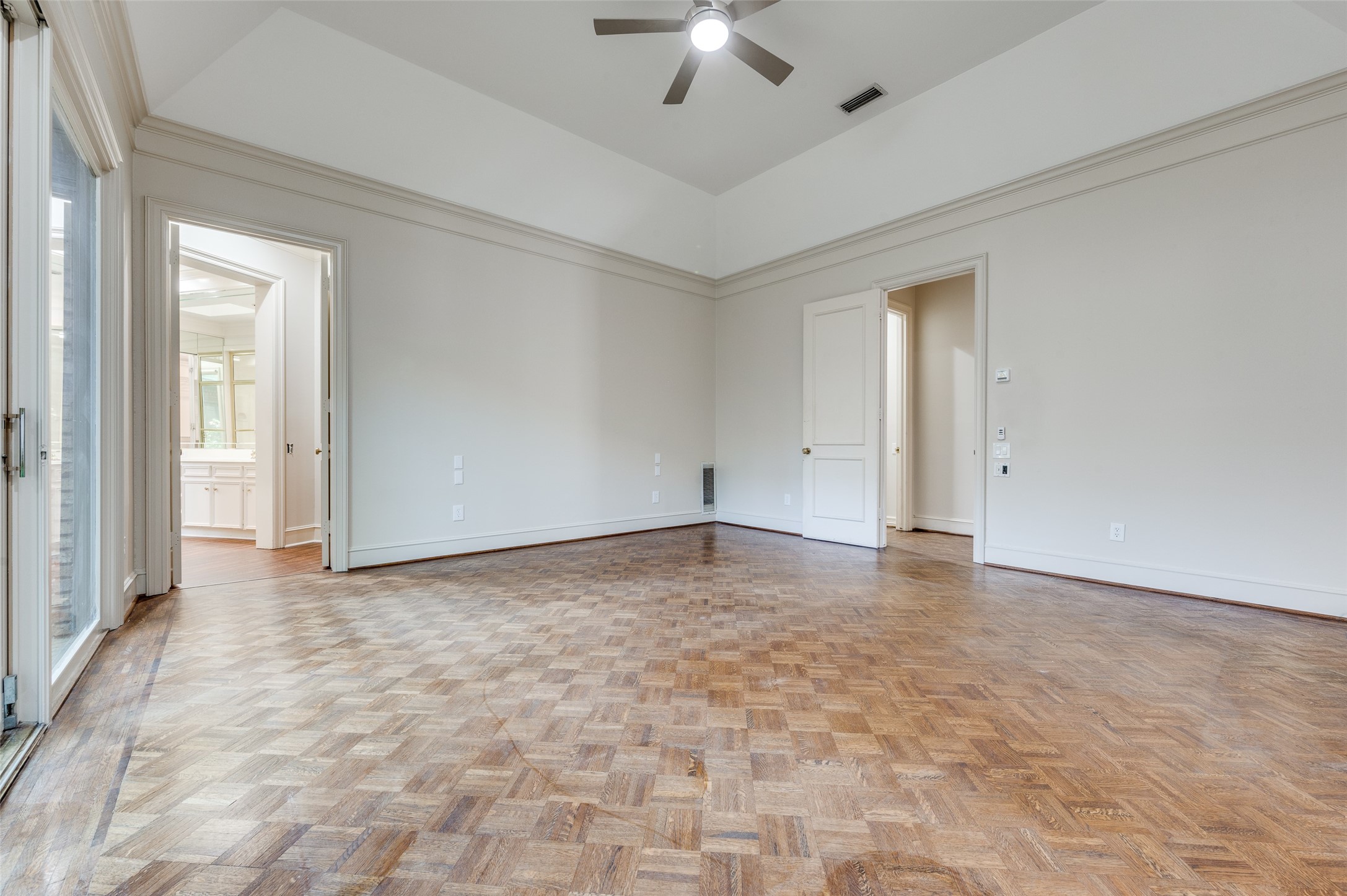 27 Lakeside Park , Dallas, TX, 75225 | 20908237 | Realty Texas LLC