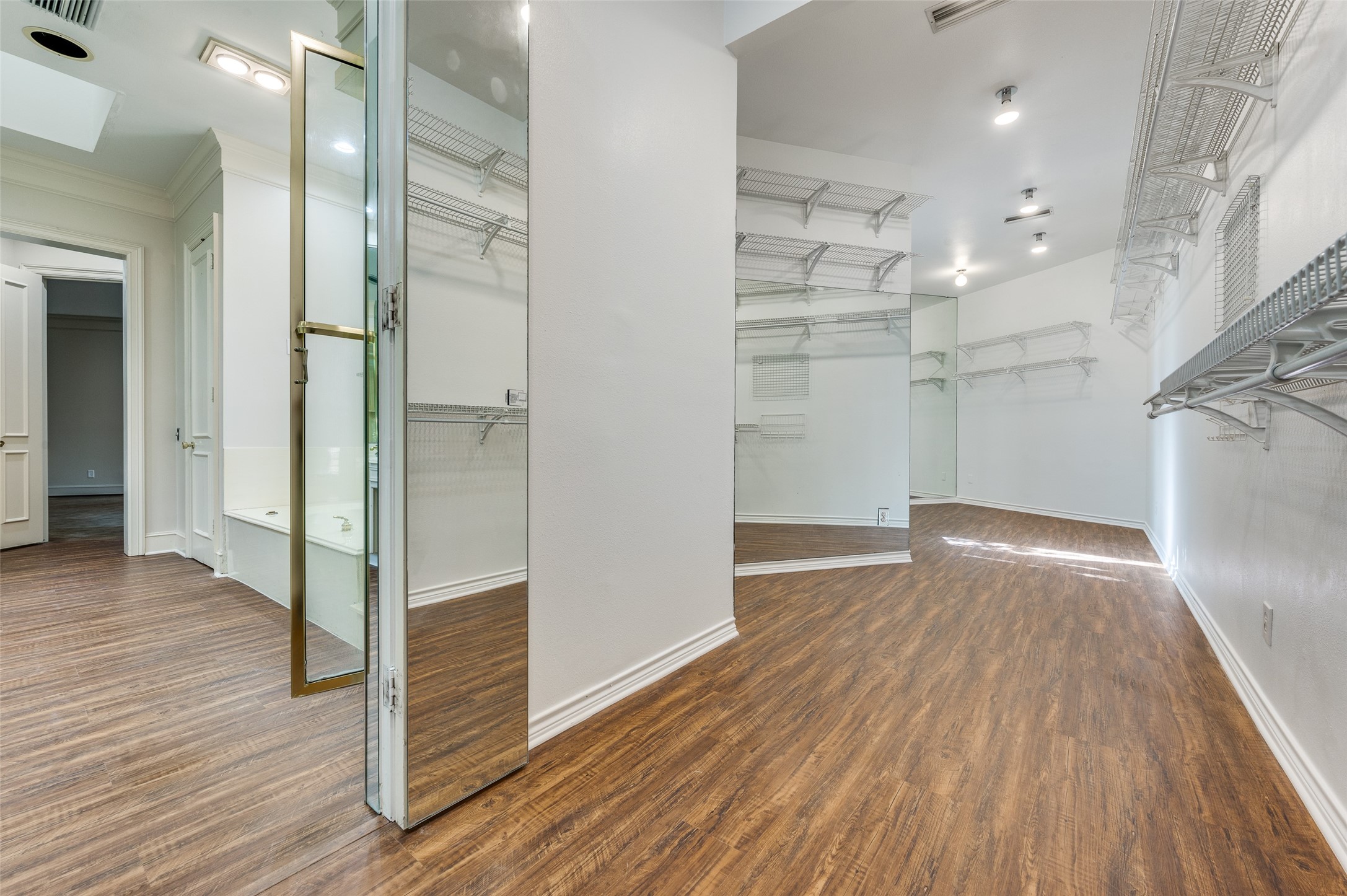 27 Lakeside Park , Dallas, TX, 75225 | 20908237 | Realty Texas LLC