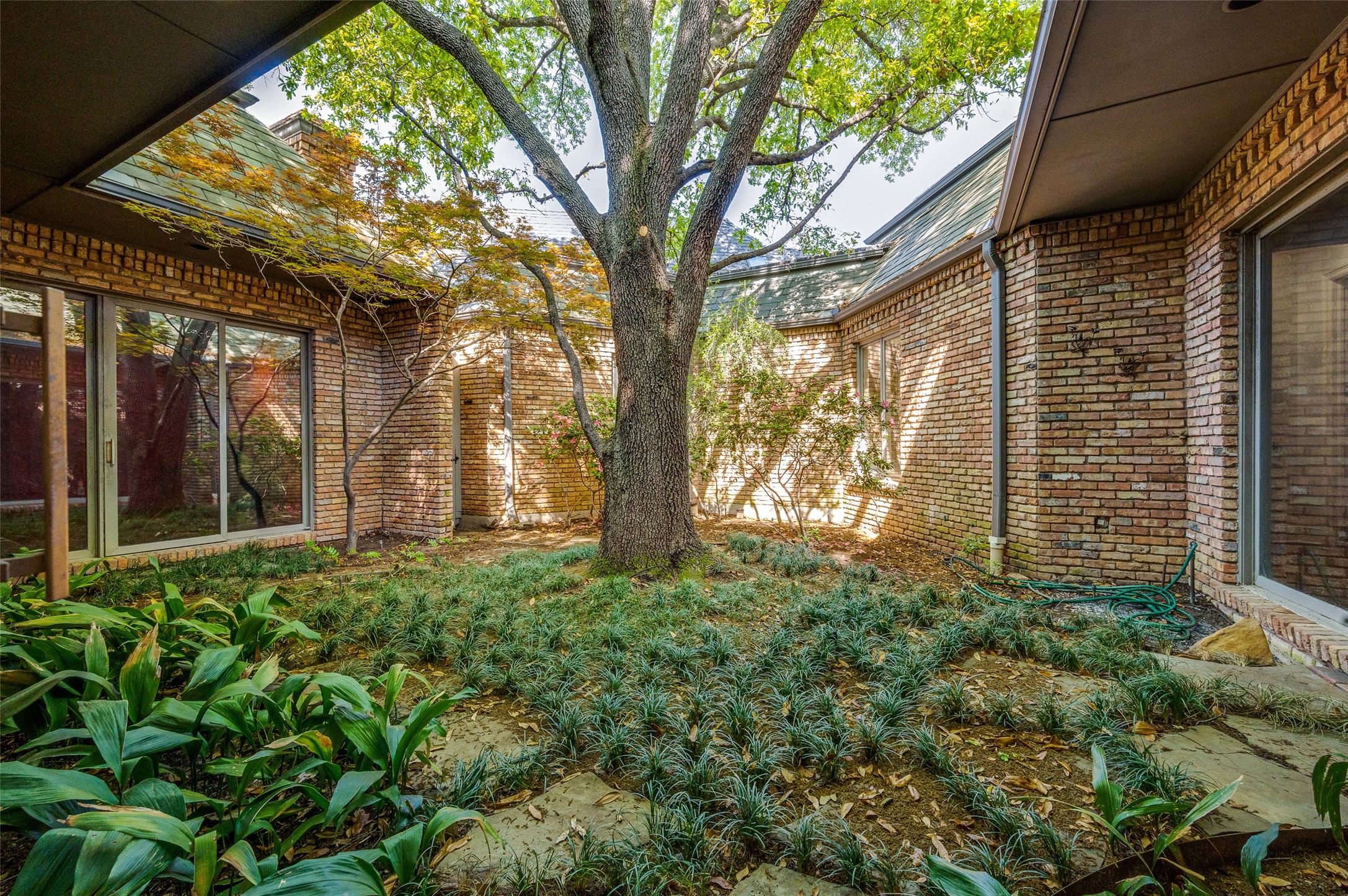 27 Lakeside Park , Dallas, TX, 75225 | 20908237 | Realty Texas LLC