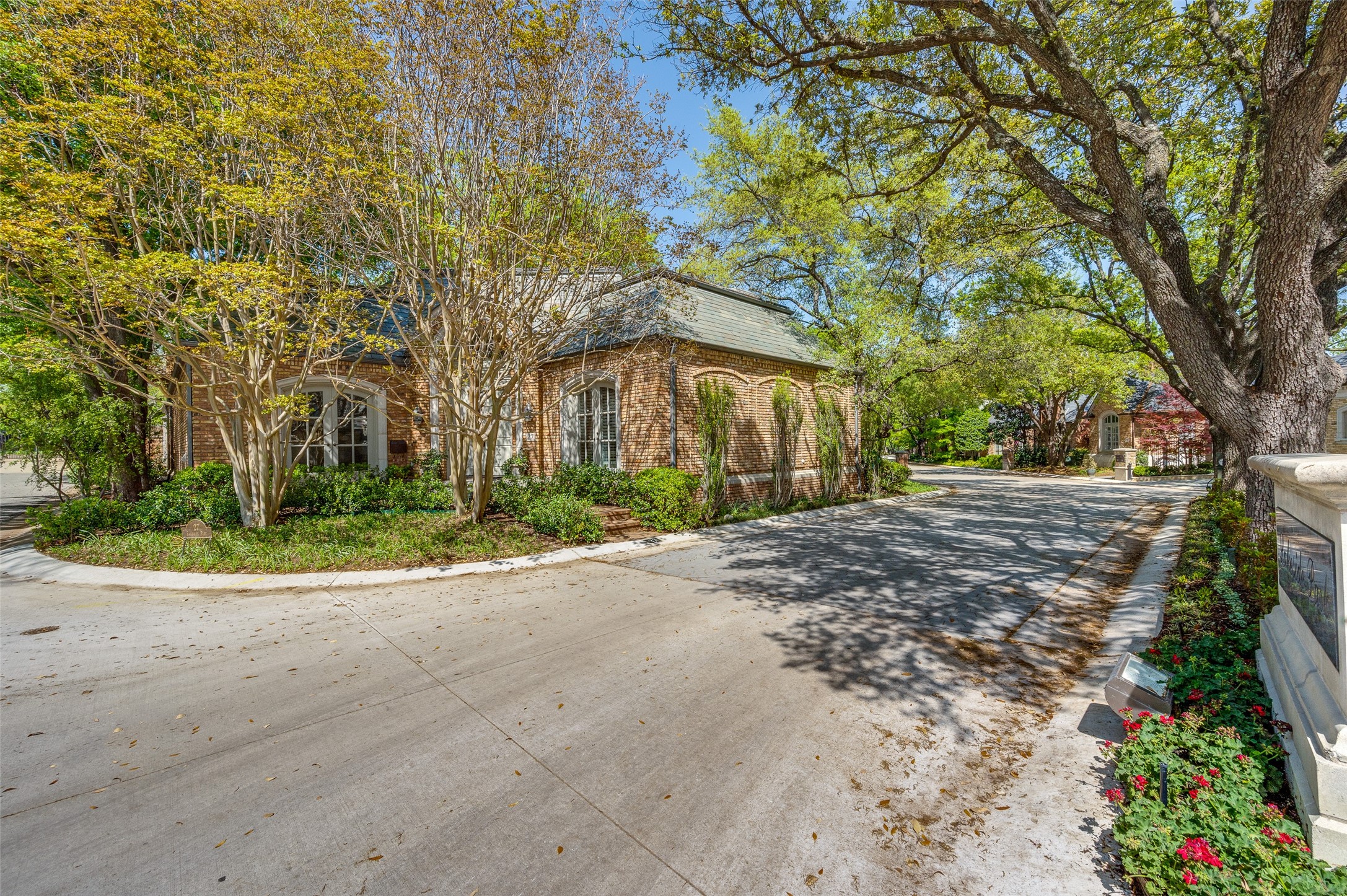 27 Lakeside Park , Dallas, TX, 75225 | 20908237 | Realty Texas LLC