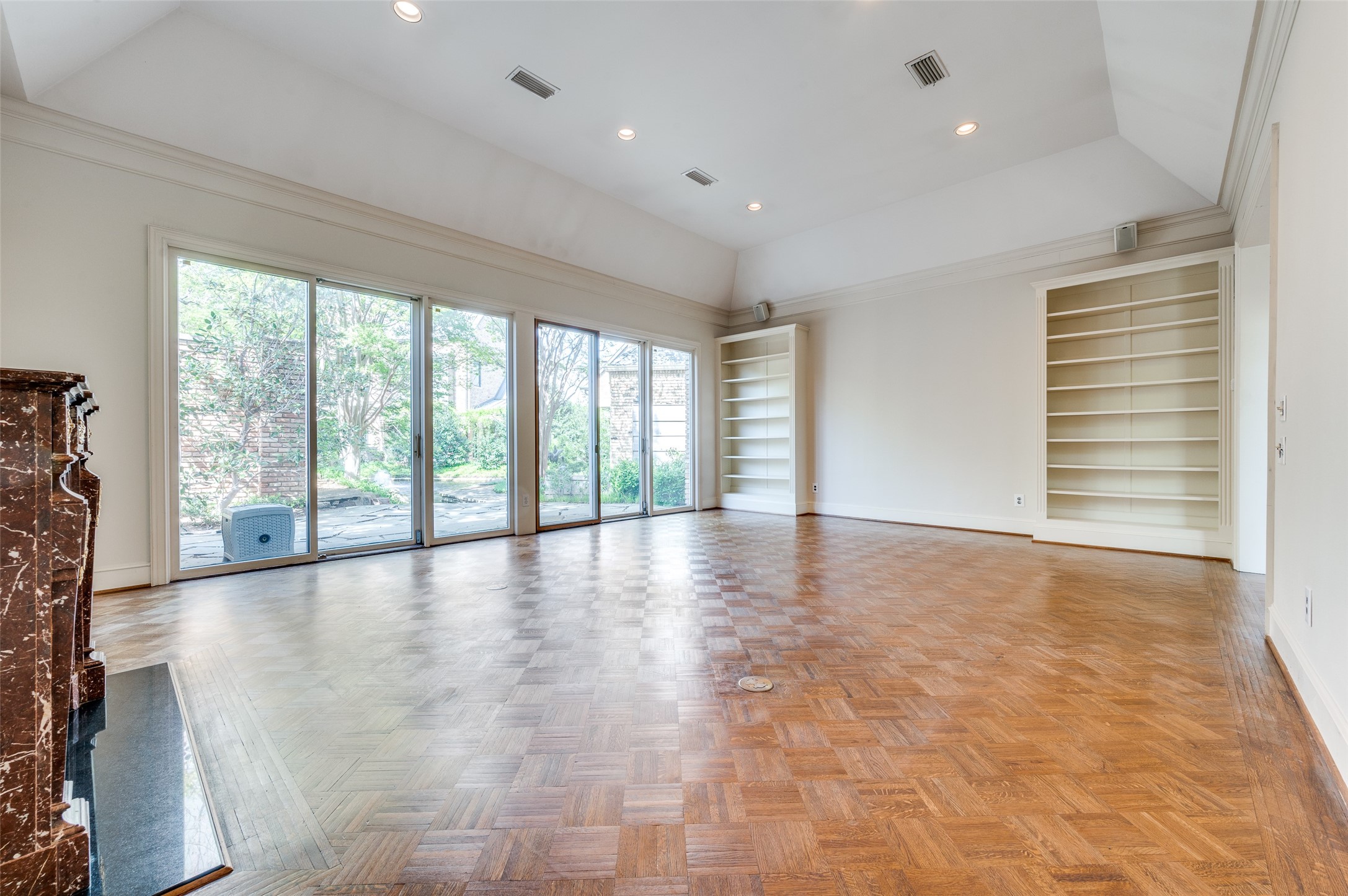 27 Lakeside Park , Dallas, TX, 75225 | 20908237 | Realty Texas LLC