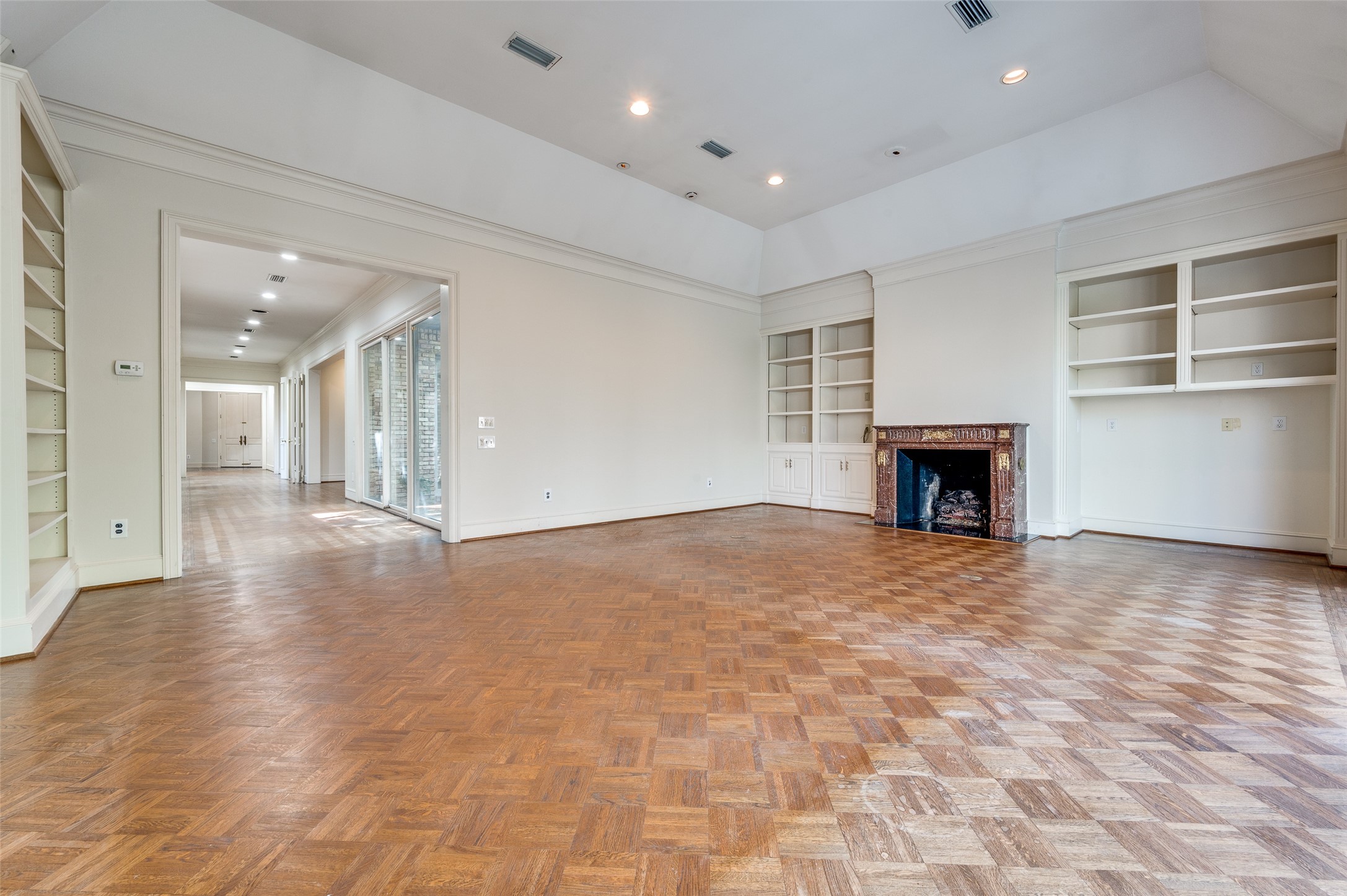 27 Lakeside Park , Dallas, TX, 75225 | 20908237 | Realty Texas LLC