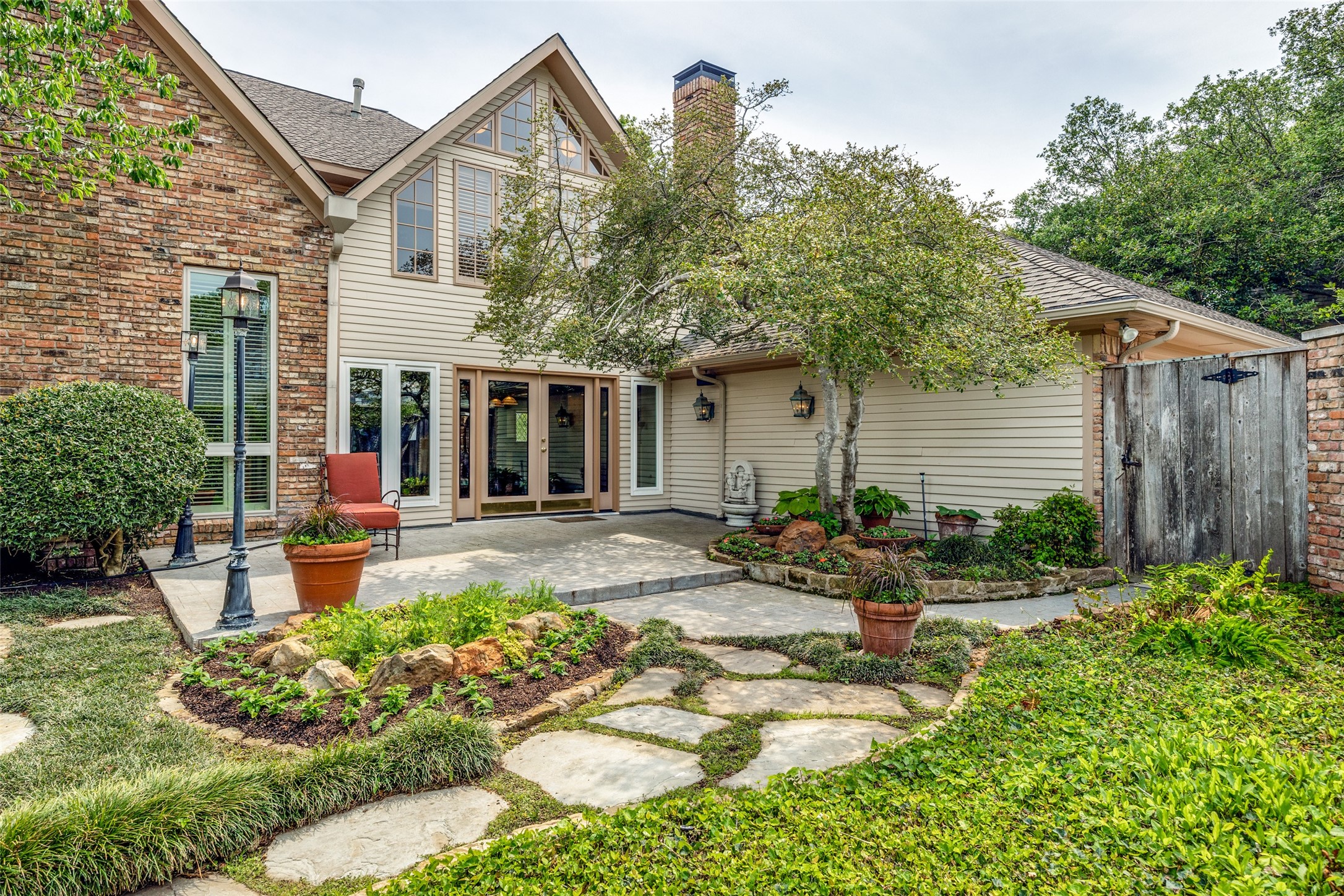 17121 Club Hill Drive , Dallas, TX, 75248 | 20907371 | Realty Texas LLC