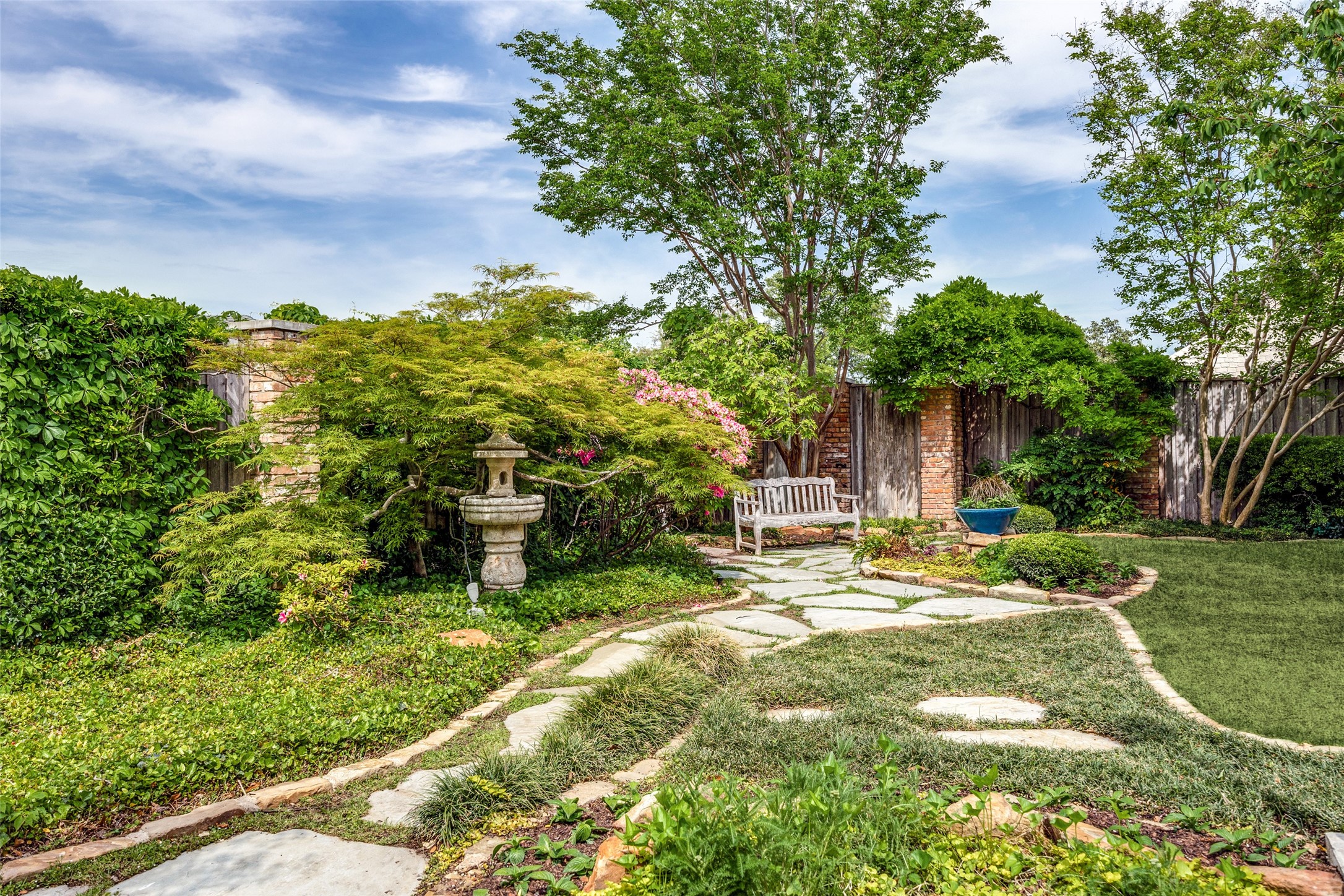 17121 Club Hill Drive , Dallas, TX, 75248 | 20907371 | Realty Texas LLC