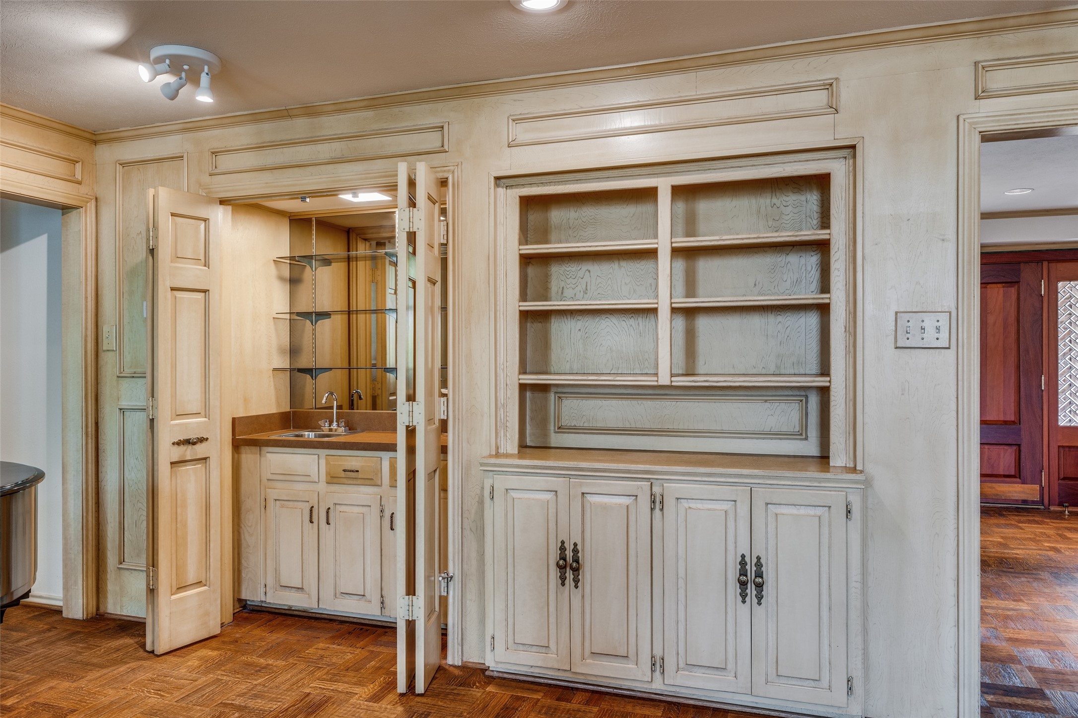 17121 Club Hill Drive , Dallas, TX, 75248 | 20907371 | Realty Texas LLC