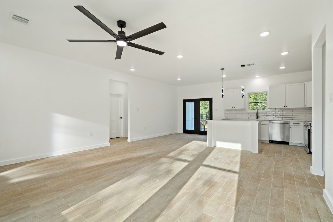 597 W KEANAHALULULU Lane , Bastrop, TX, 78602 | 8458060 | Realty Texas LLC