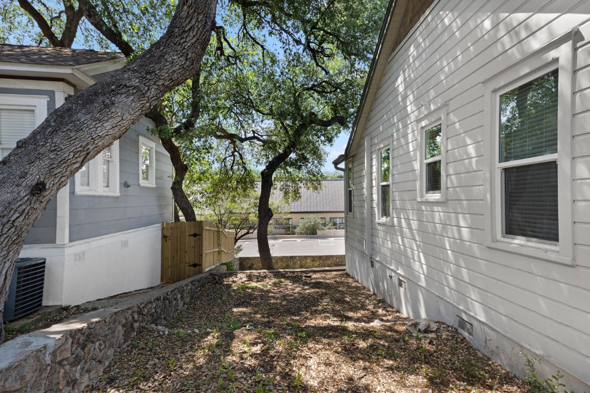 2844 Shoal Crest Avenue , Austin, TX, 78705 | 9545872 | Realty Texas LLC