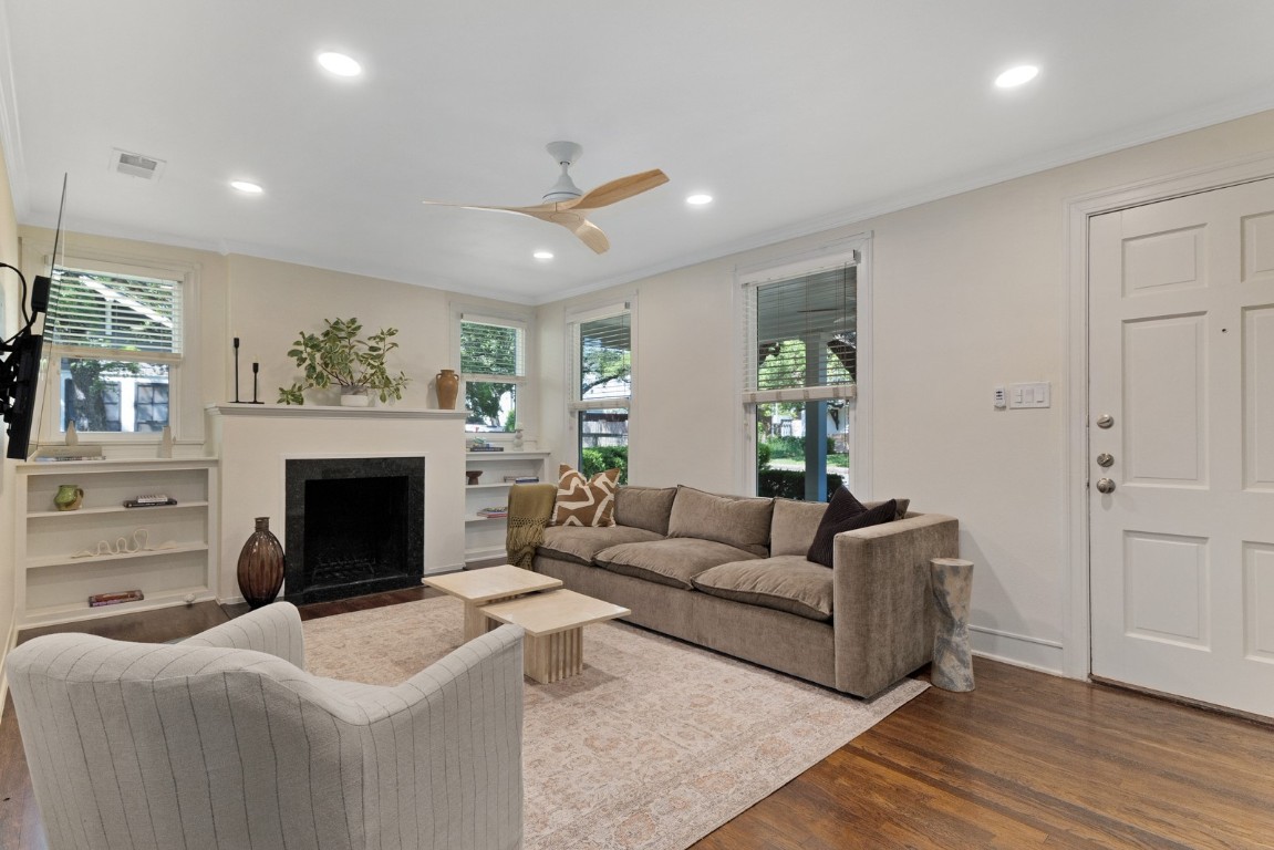 2844 Shoal Crest Avenue , Austin, TX, 78705 | 9545872 | Realty Texas LLC