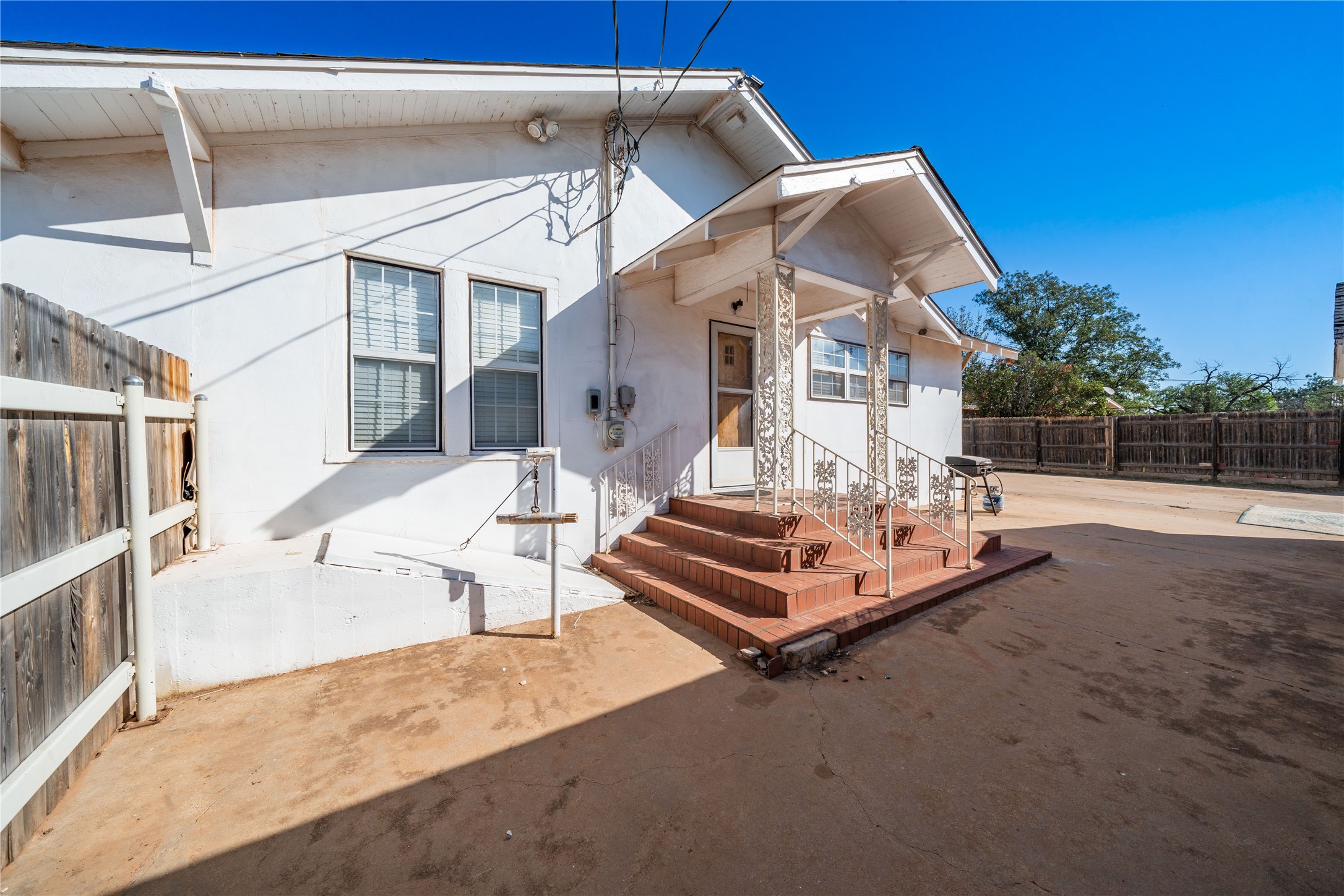 602 E Beauregard Street , Rotan, TX, 79546 | 20909278 | Realty Texas LLC