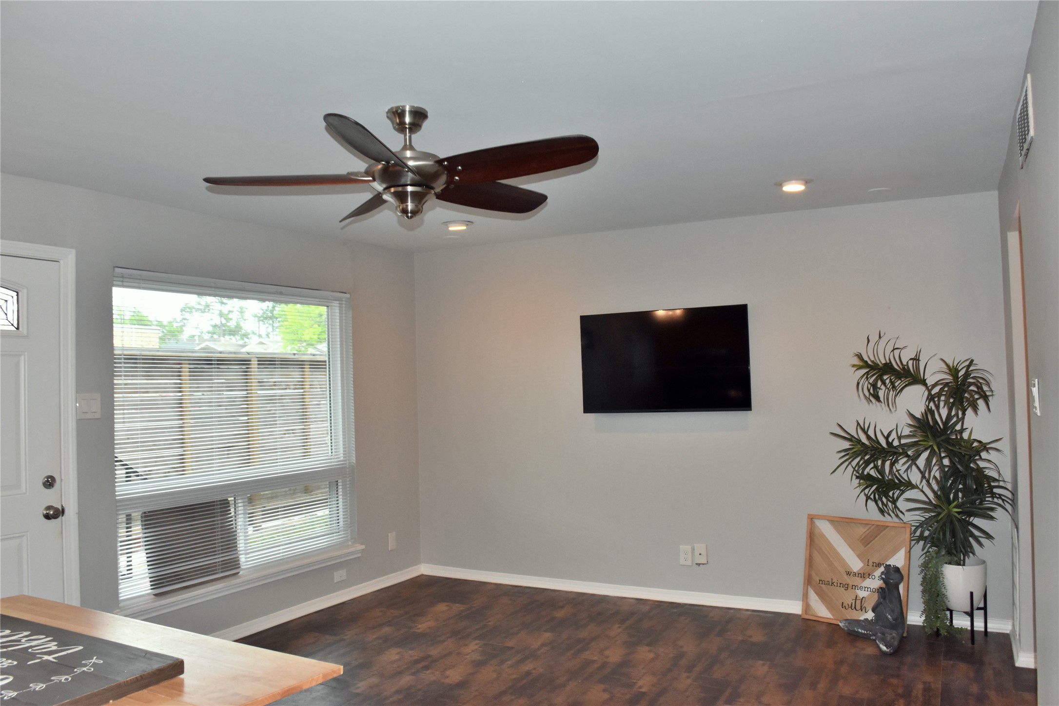 1529 Wirt Road 27 , Houston, TX, 77055 | 97967633 | Realty Texas LLC