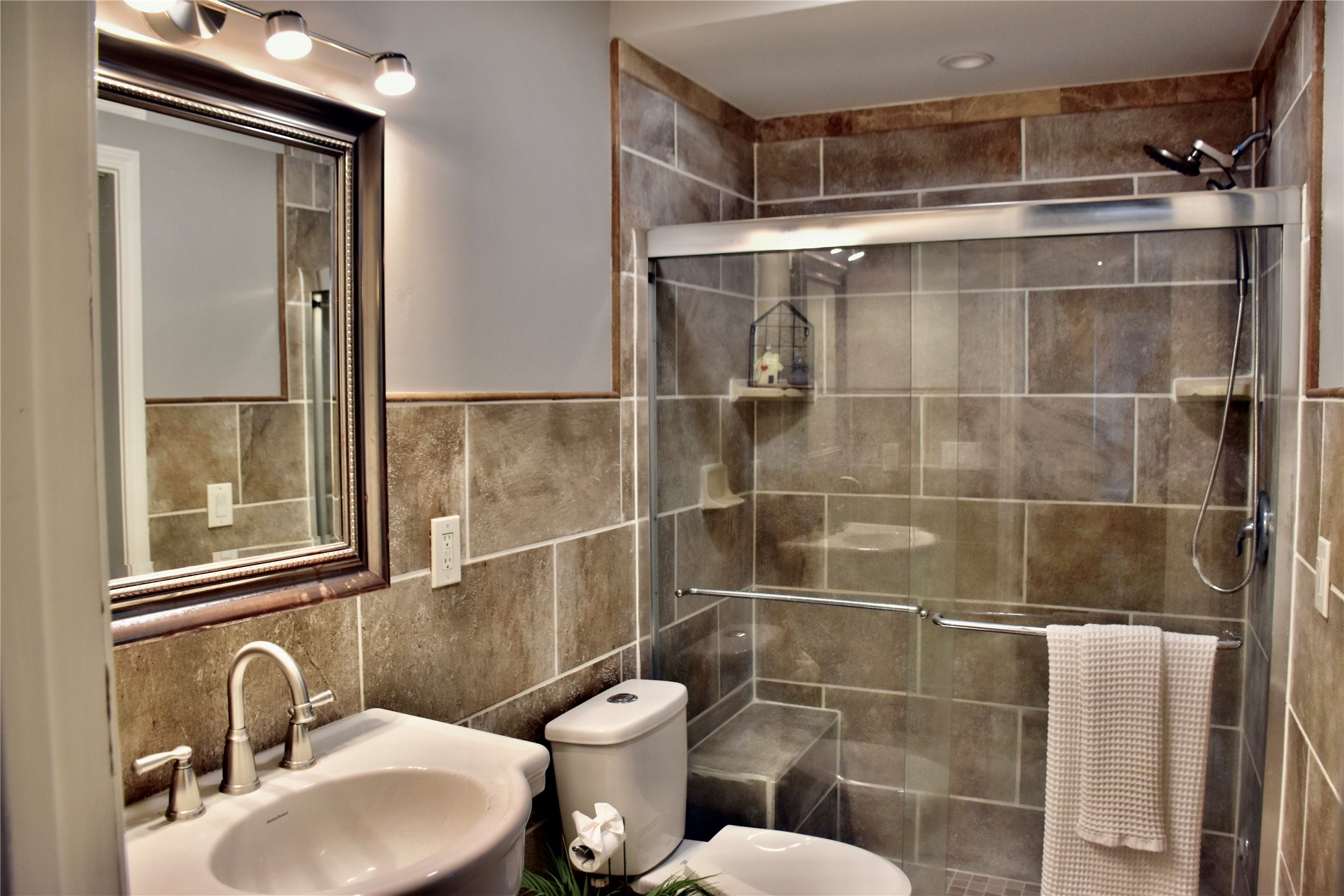 1529 Wirt Road 27 , Houston, TX, 77055 | 97967633 | Realty Texas LLC