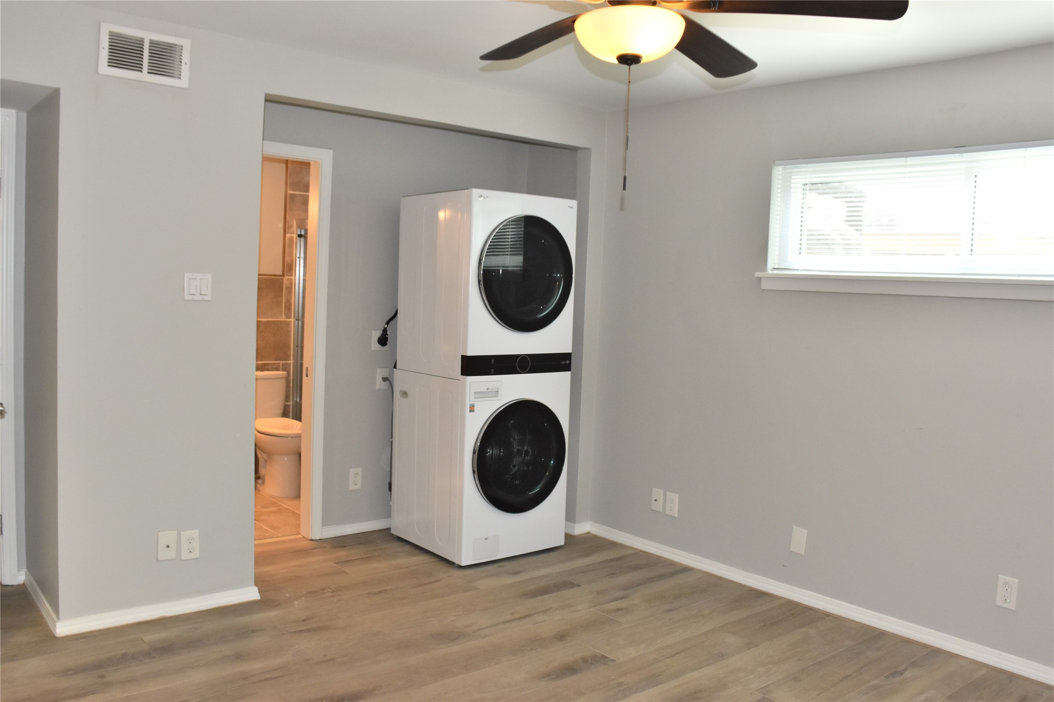 1529 Wirt Road 27 , Houston, TX, 77055 | 97967633 | Realty Texas LLC