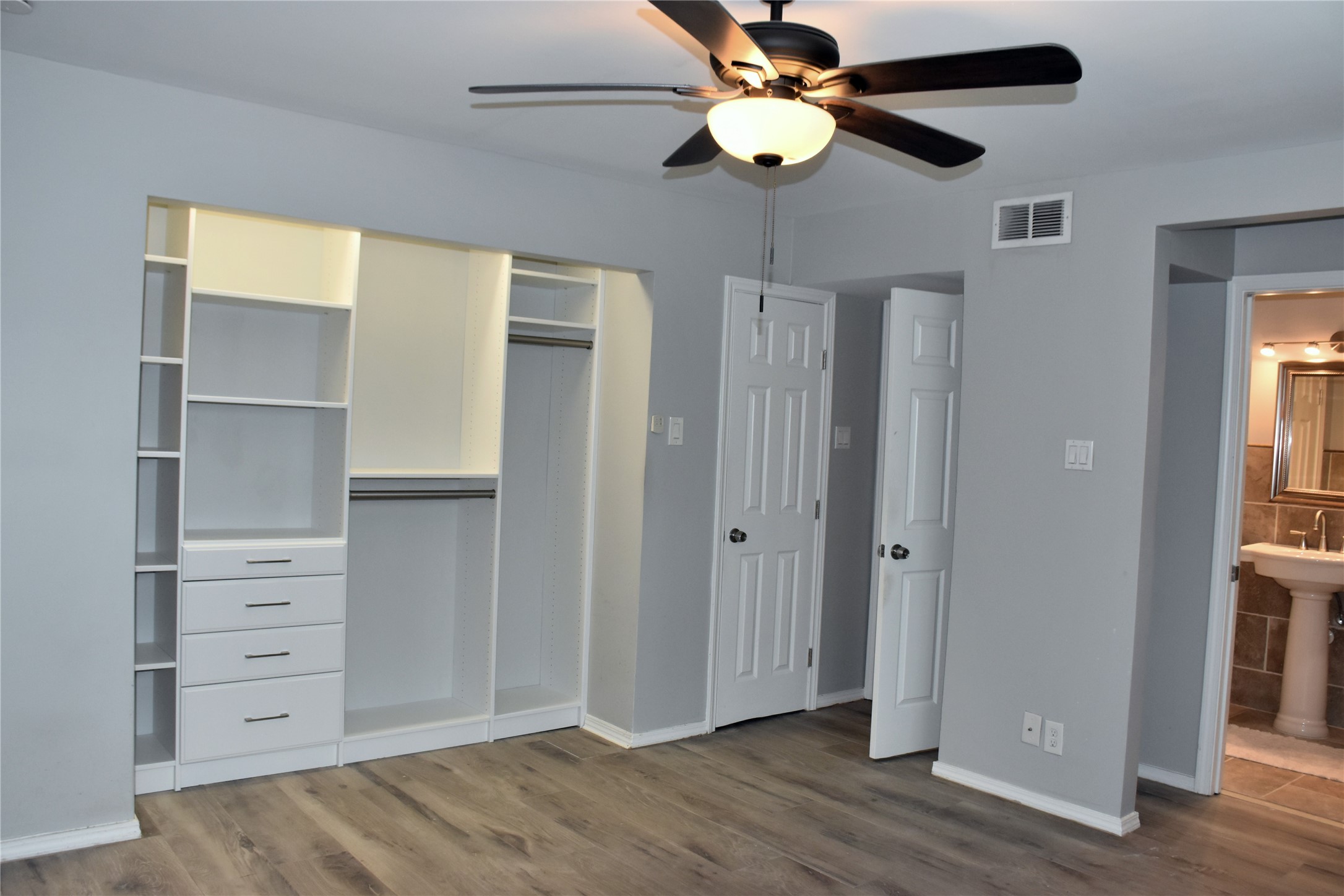 1529 Wirt Road 27 , Houston, TX, 77055 | 97967633 | Realty Texas LLC