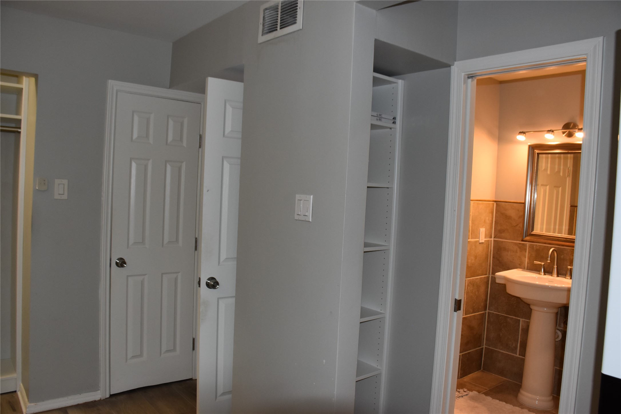 1529 Wirt Road 27 , Houston, TX, 77055 | 97967633 | Realty Texas LLC