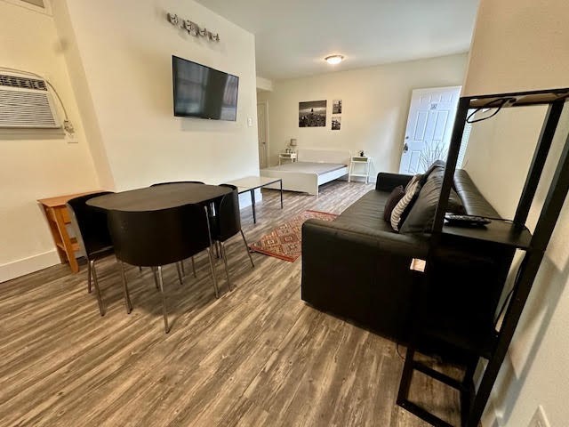 735 W 10th Street A , Dallas, TX, 75208 | 20878210 | Realty Texas LLC