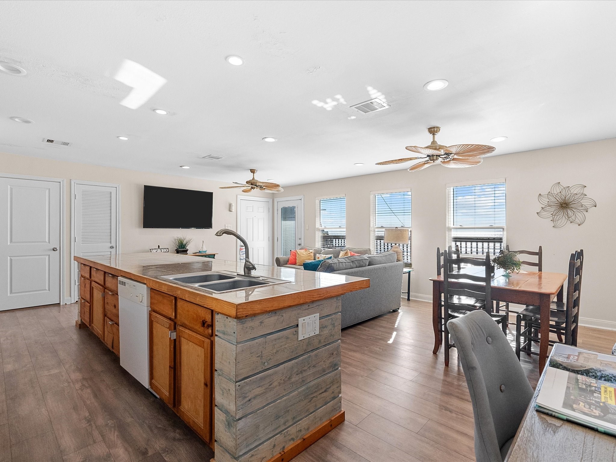 111 Beach Drive , Surfside Beach, TX, 77541 | 73600639 | Realty Texas LLC