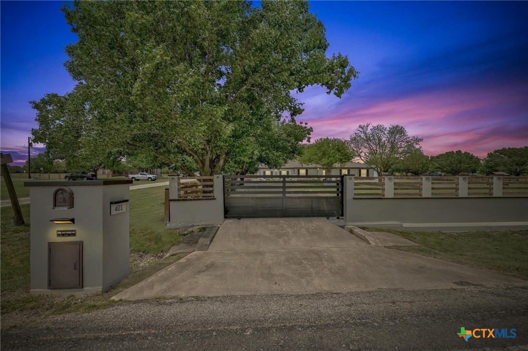 401 County Road 368 , Taylor, TX, 76574 | 577212 | Realty Texas LLC