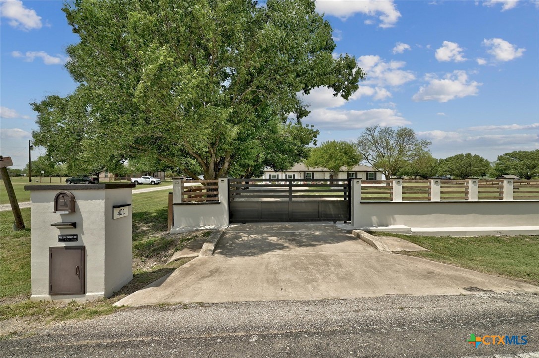 401 County Road 368 , Taylor, TX, 76574 | 577212 | Realty Texas LLC