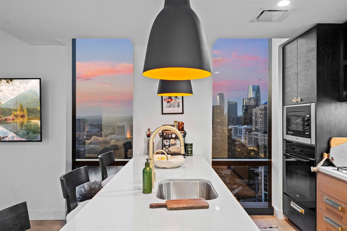 70 Rainey Street 1802 , Austin, TX, 78701 | 1066689 | Realty Texas LLC