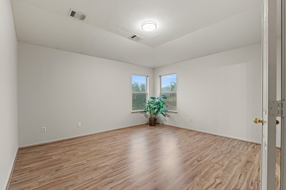 400 W Tudor House Road , Pflugerville, TX, 78660 | 6890260 | Realty Texas LLC