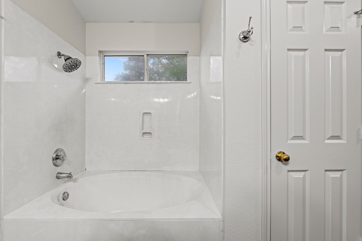 400 W Tudor House Road , Pflugerville, TX, 78660 | 6890260 | Realty Texas LLC