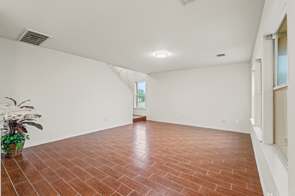 400 W Tudor House Road , Pflugerville, TX, 78660 | 6890260 | Realty Texas LLC