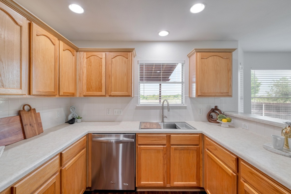 223 Lakemont Drive , Hutto, TX, 78634 | 8569296 | Realty Texas LLC